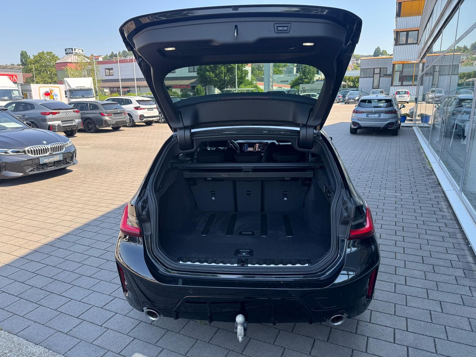 BMW 320 i Tour M Sportp. AHK°ACC°HeadUp+HIFI°-Ad.LED