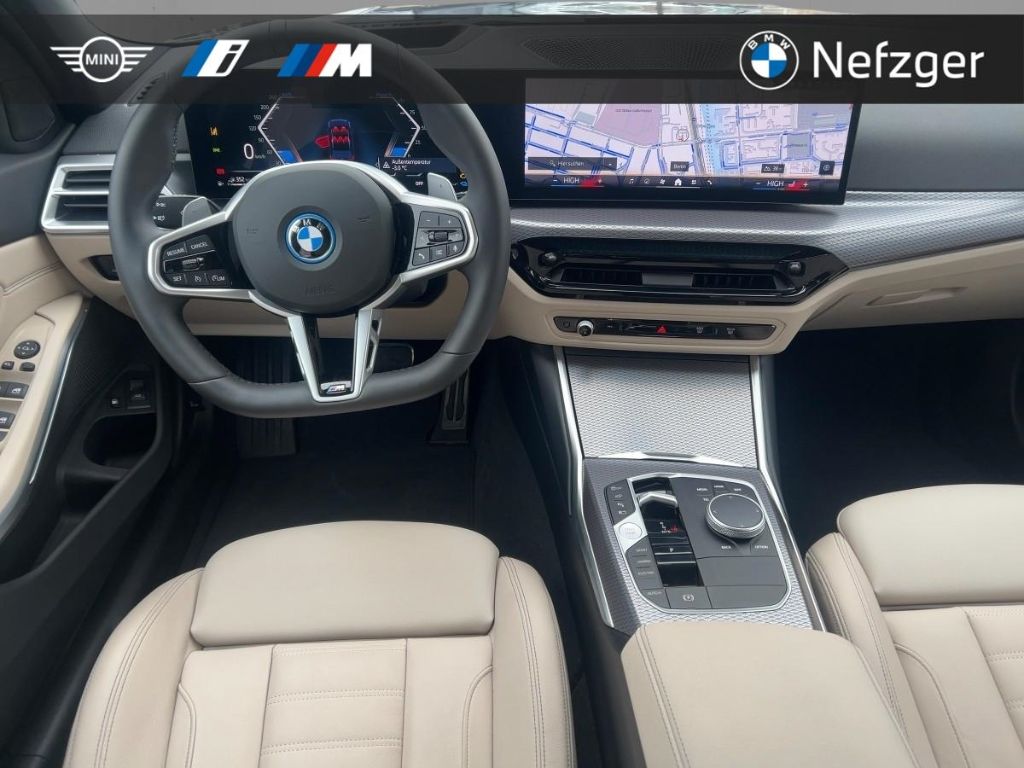 BMW 330 e xDrive Touring AHK M Sport HUD Pano HiFi
