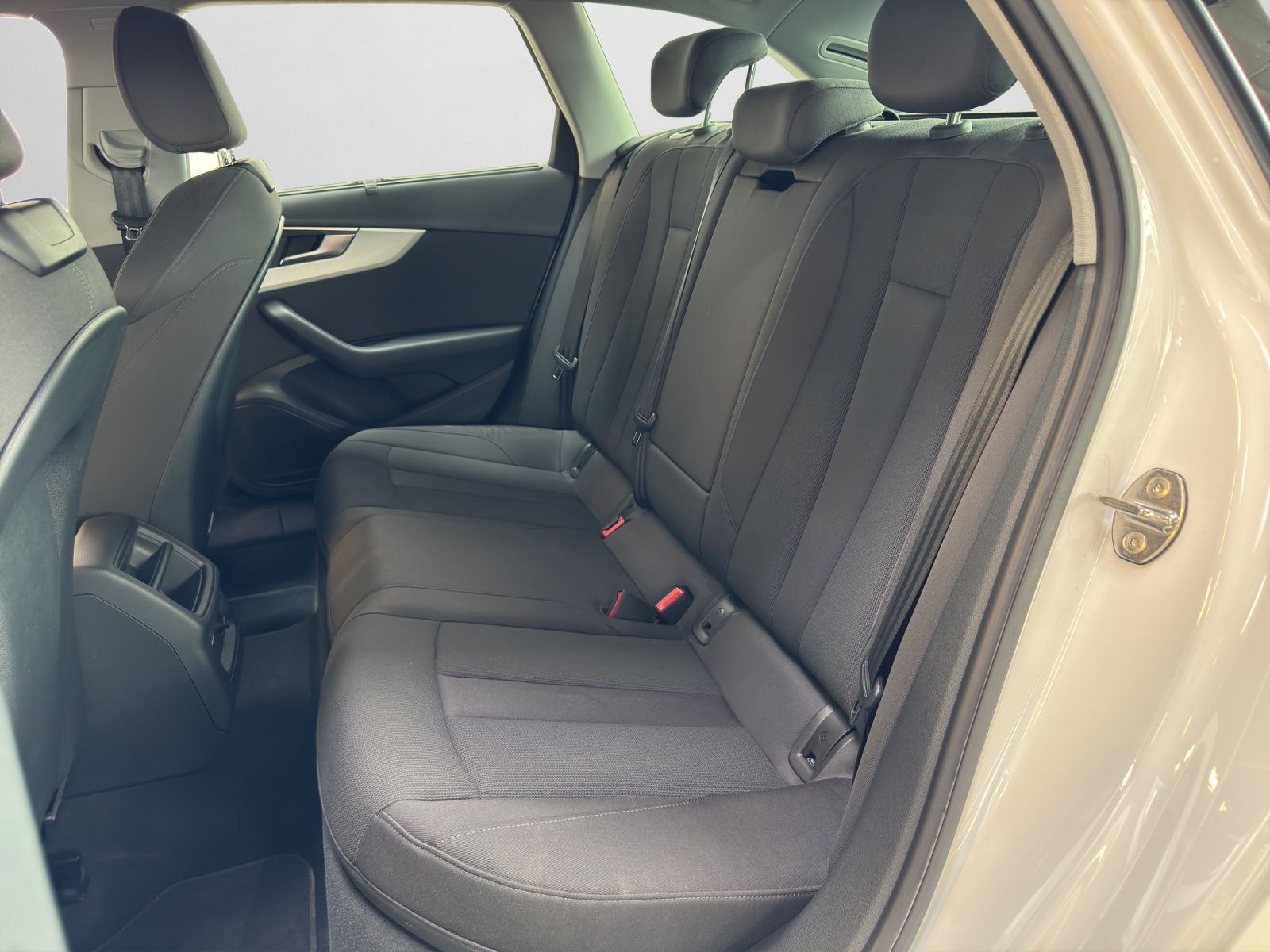 Audi A4 Avant 35 TFSI - Samsaru's Car Outlet