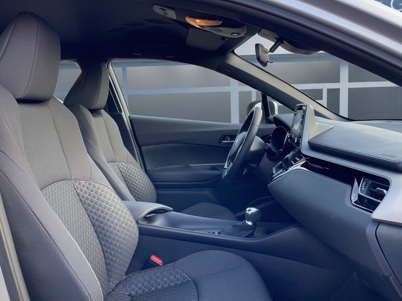 Toyota C-HR 1.8 Hybrid Flow - Samsaru's Car Outlet