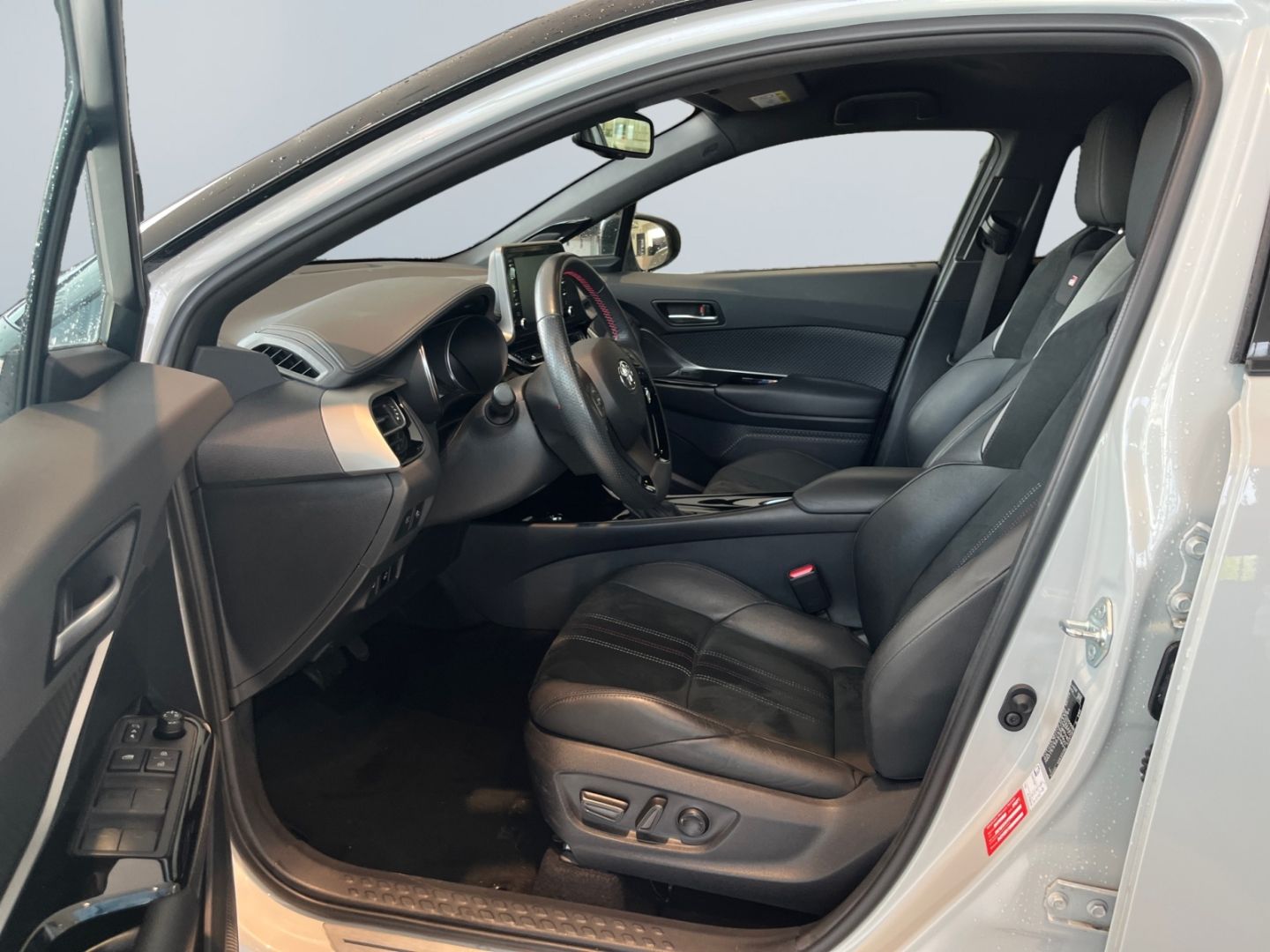 Toyota C-HR 2.0 Hybrid GR Sport - Samsaru's Car Outlet