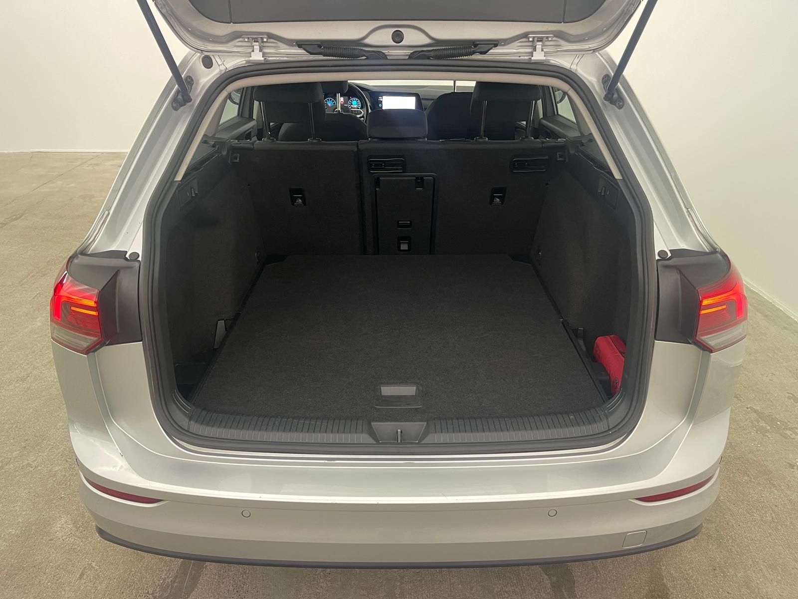 Volkswagen Golf 1.0 eTSI Life - Samsaru's Car Outlet
