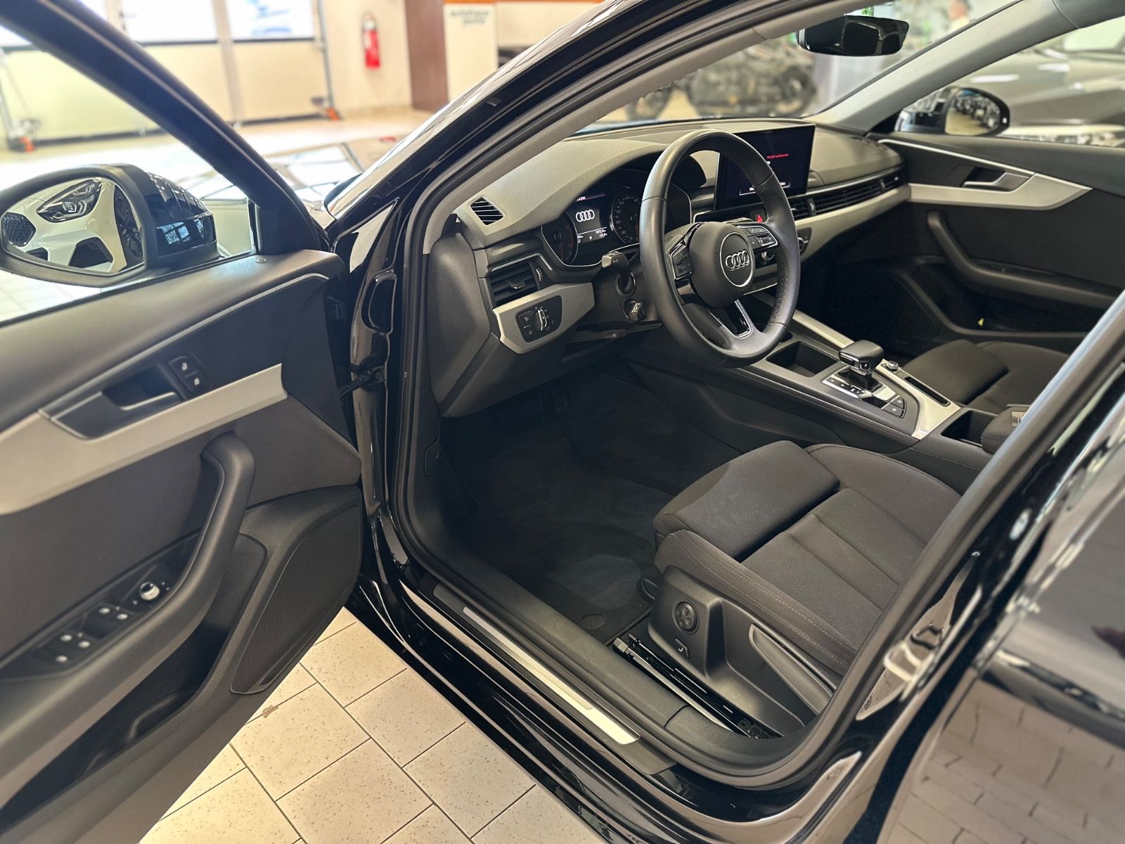 Audi A4 Avant 35 TDI Aut - Samsaru's Car Outlet