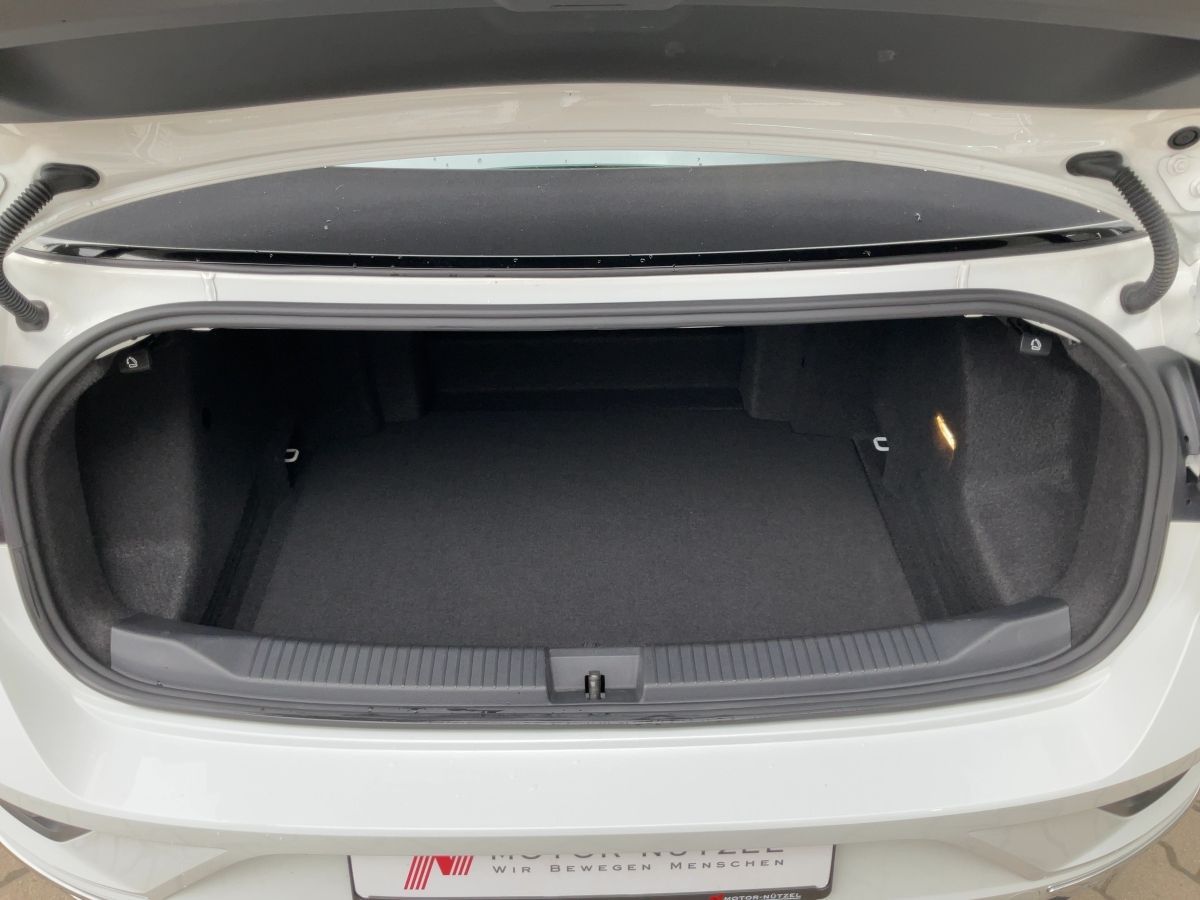 Volkswagen T-Roc 1.5 TSI DSG R-LINE - Samsaru's Car Outlet