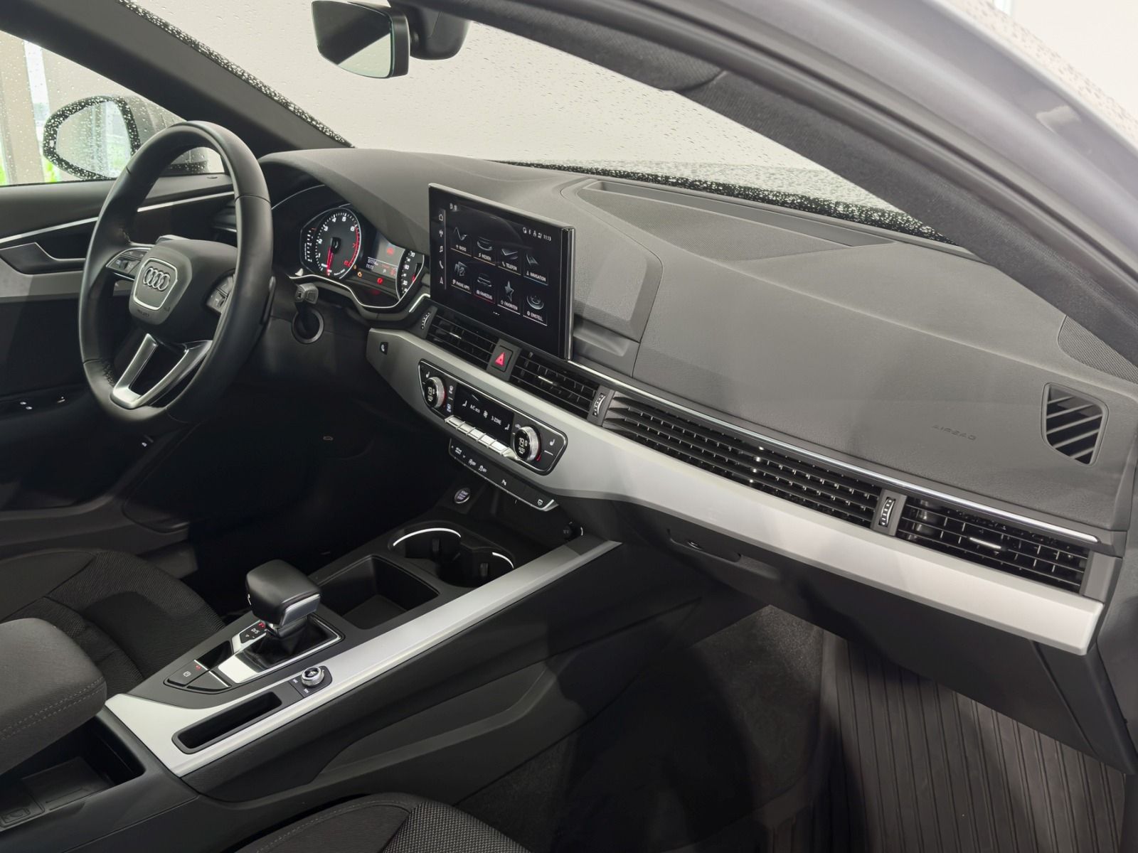 Audi A4 Avant 40 TFSI S tronic - Samsaru's Car Outlet