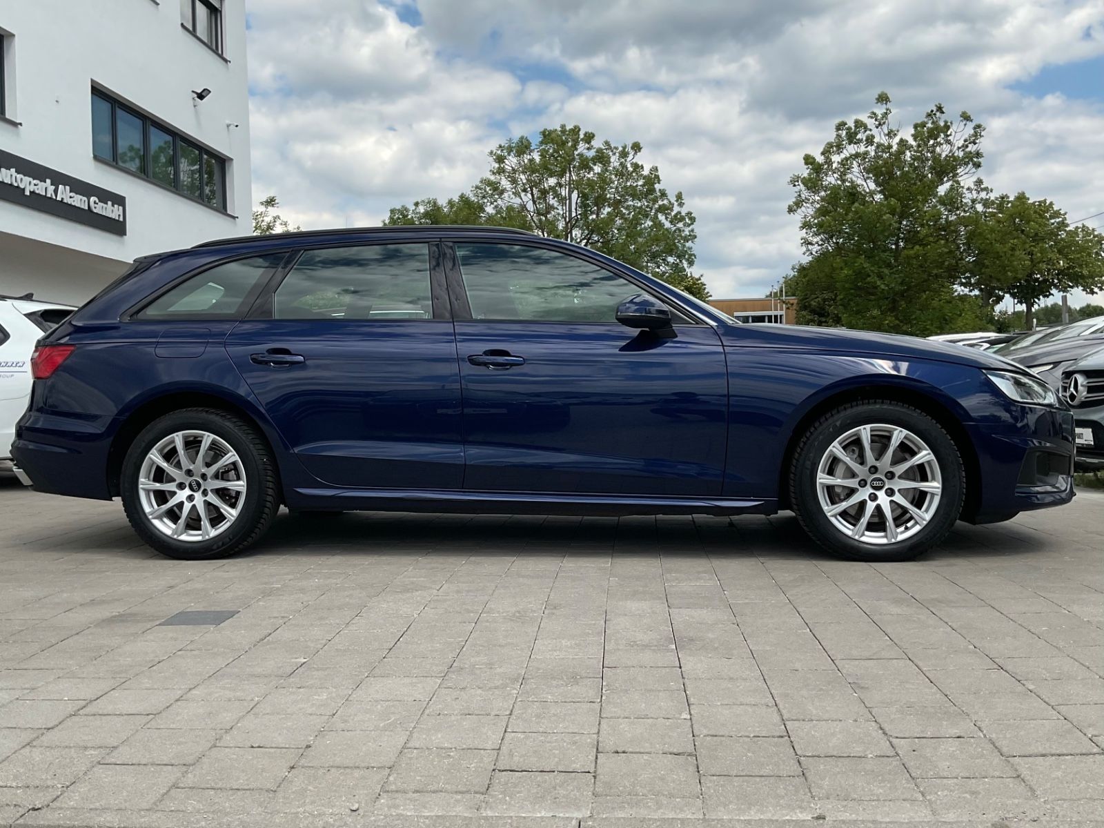Audi A4 Av.40 TDI quattro advanced - Samsaru's Car Outlet