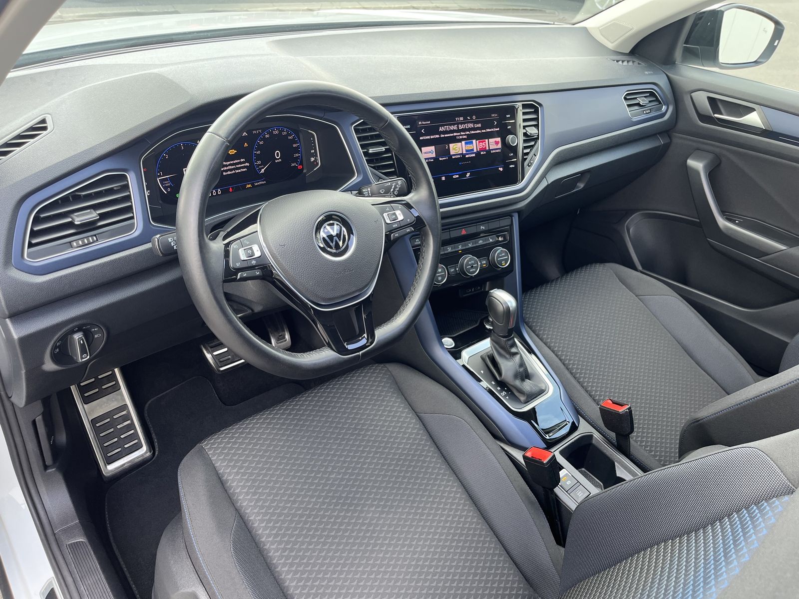 Volkswagen T-Roc 2.0 TDI DSG R-Line - Samsaru's Car Outlet