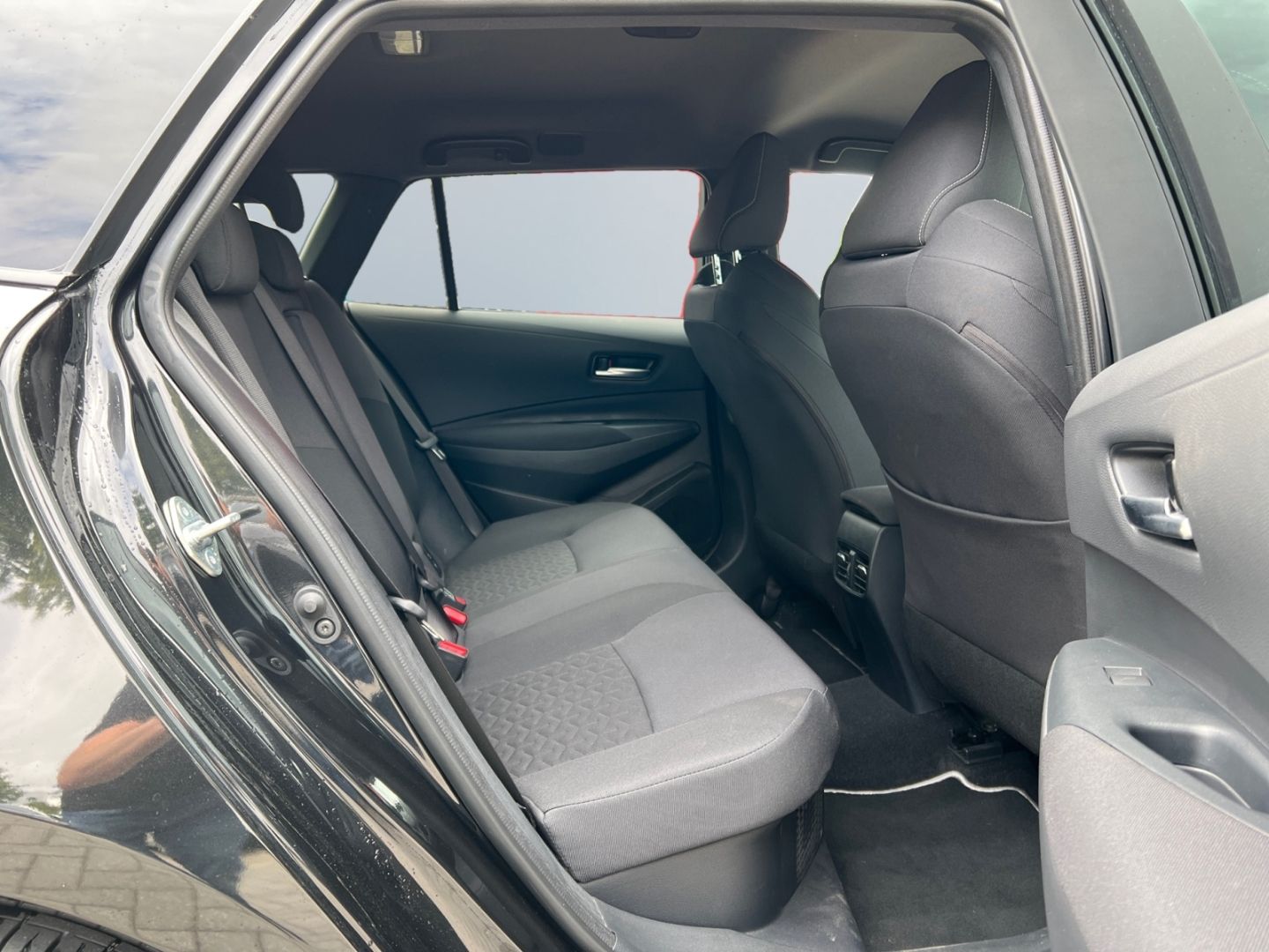 Toyota Corolla 2.0 Hybrid TS - Samsaru's Car Outlet