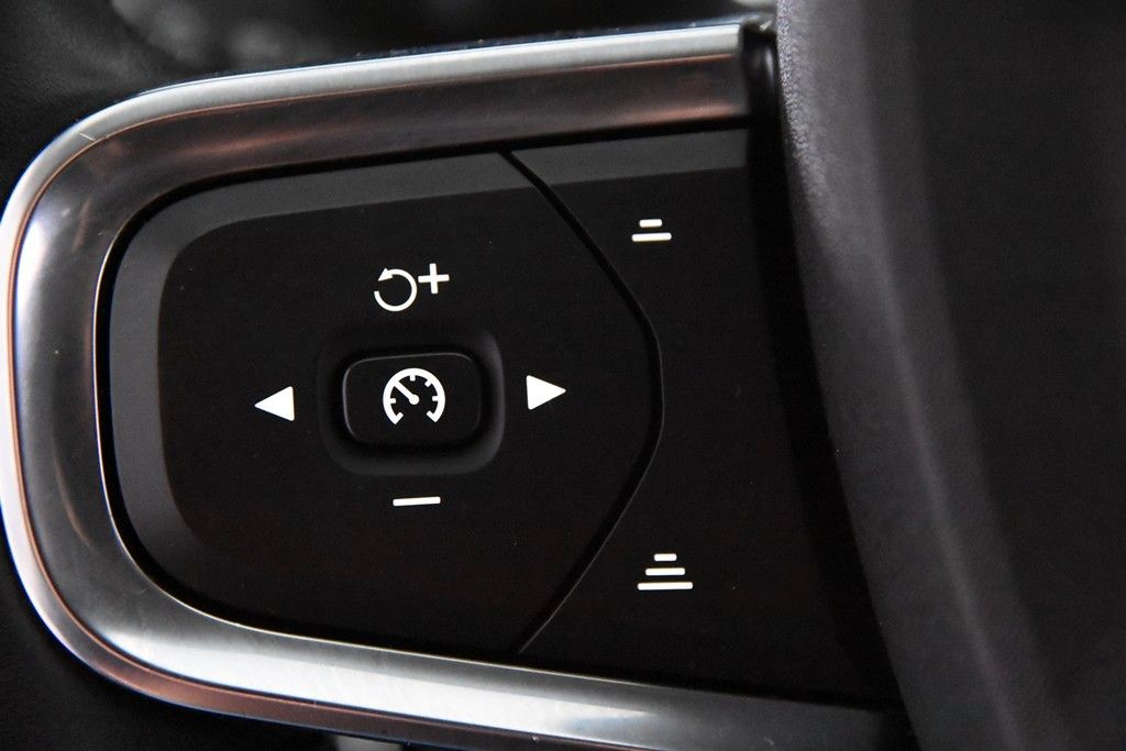 Volvo XC40 T4 Recharge Inscription - Samsaru's Car Outlet