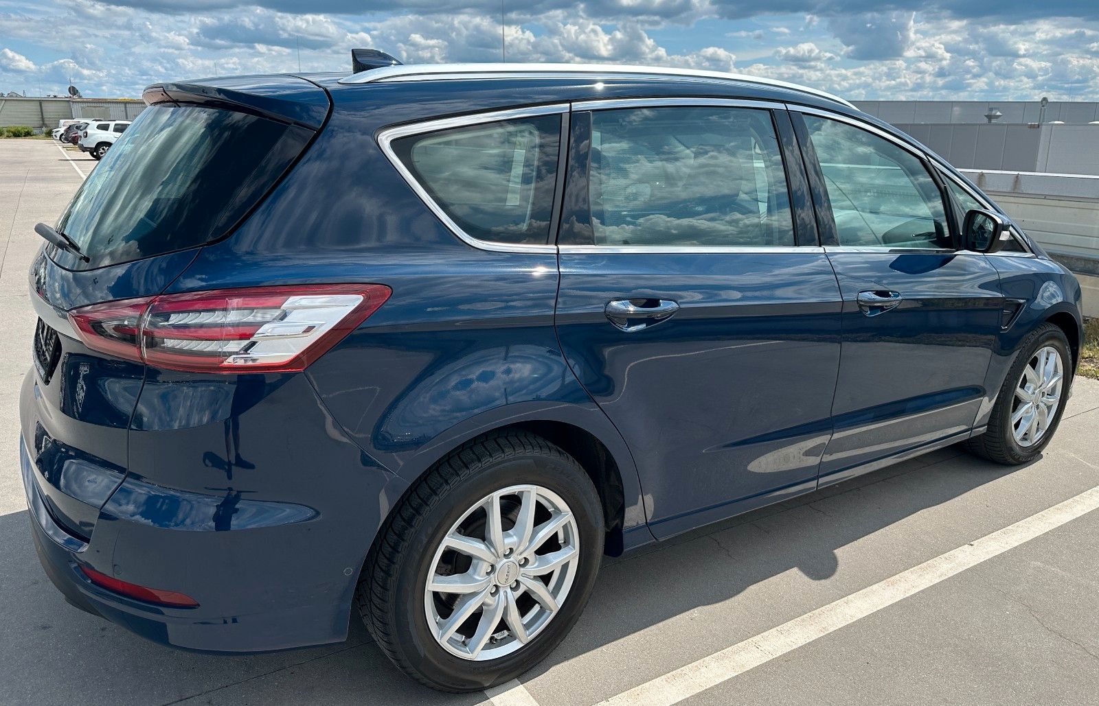 Ford S-MAX Titanium*NAVI*LED*AHK*KAMERA*ACC*