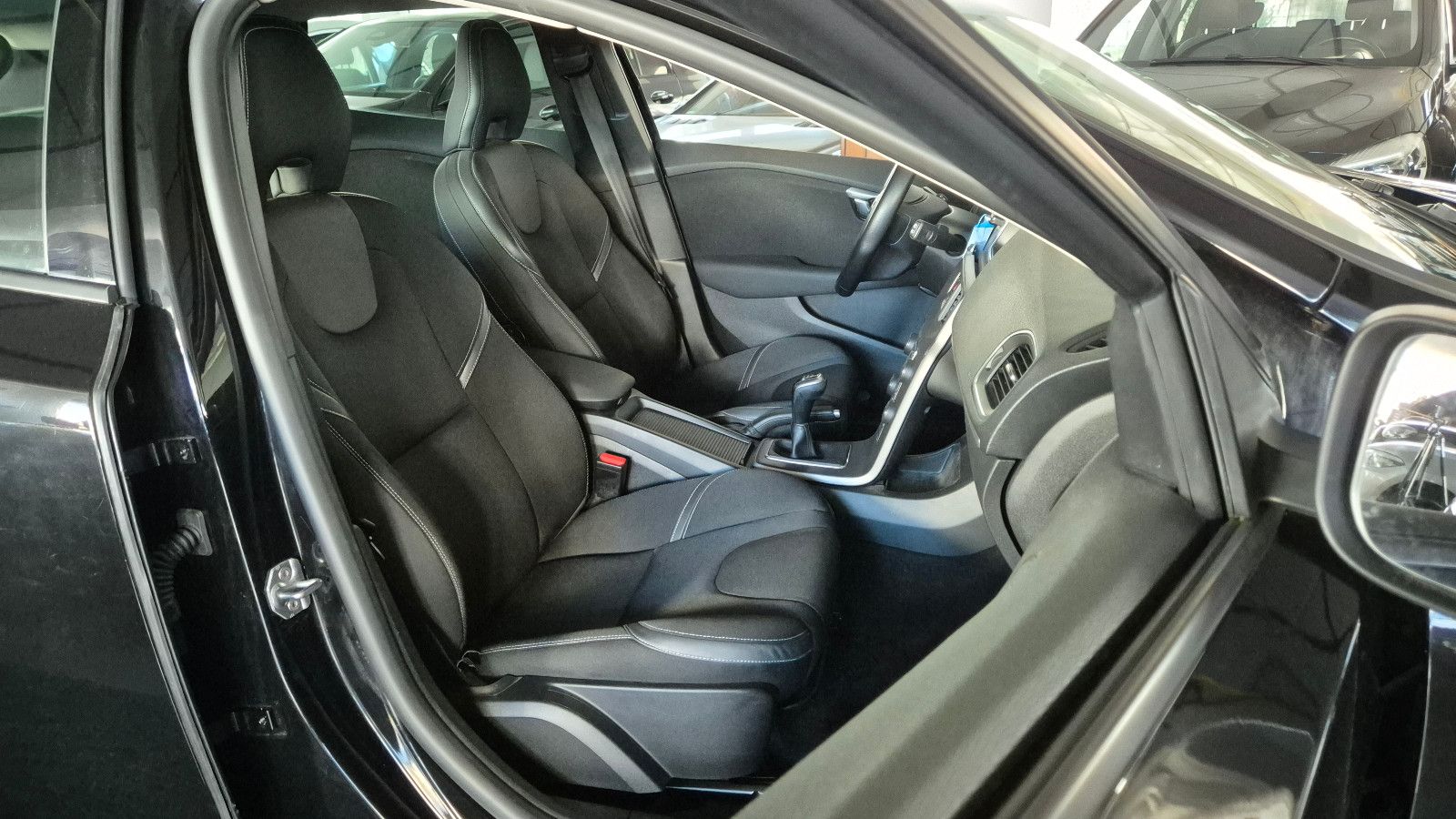 Volvo V40 Kinetic/LED/Navi/PTS/RFK/SHZ/Temp