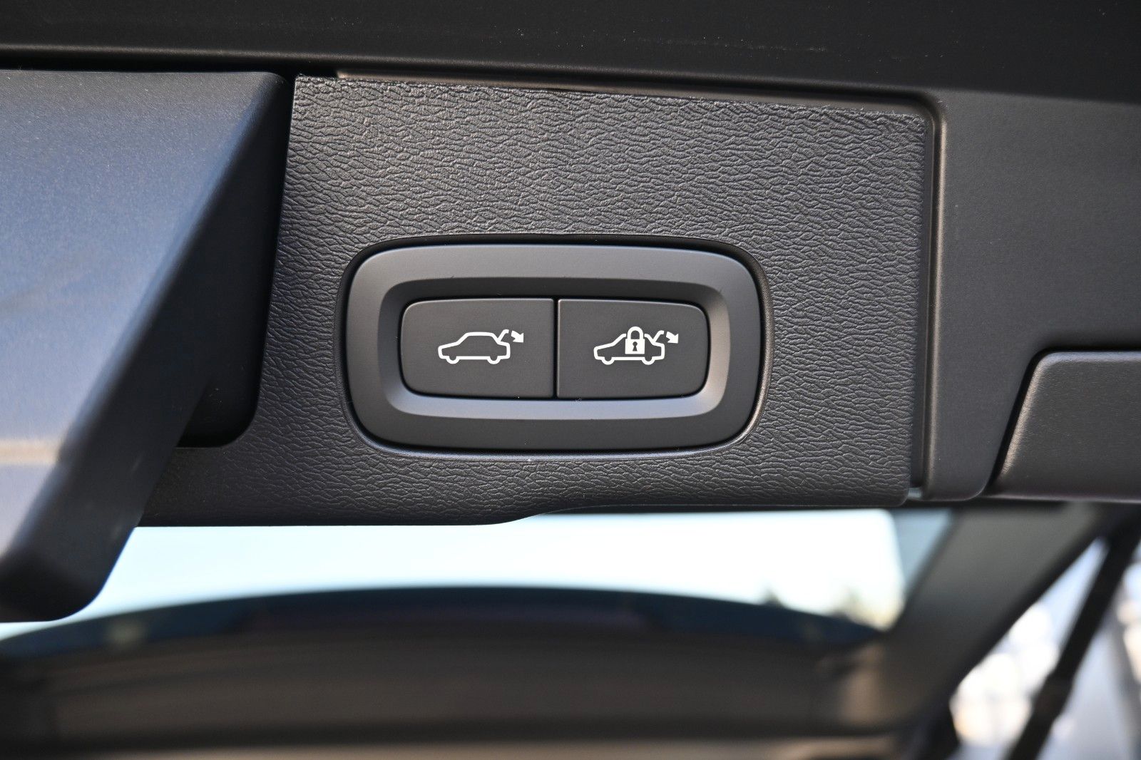 Volvo XC60 B5 B AWD Ultra Dark*PANO*360°*LUFT*ACC*AHK