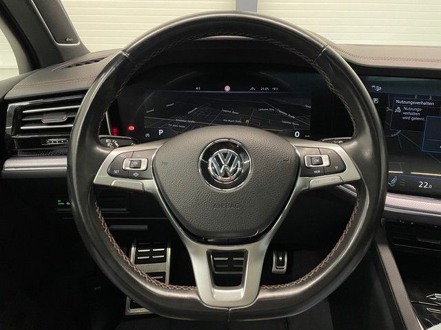 Volkswagen Touareg 3.0 TDI R-Line 4M - Samsaru's Car Outlet