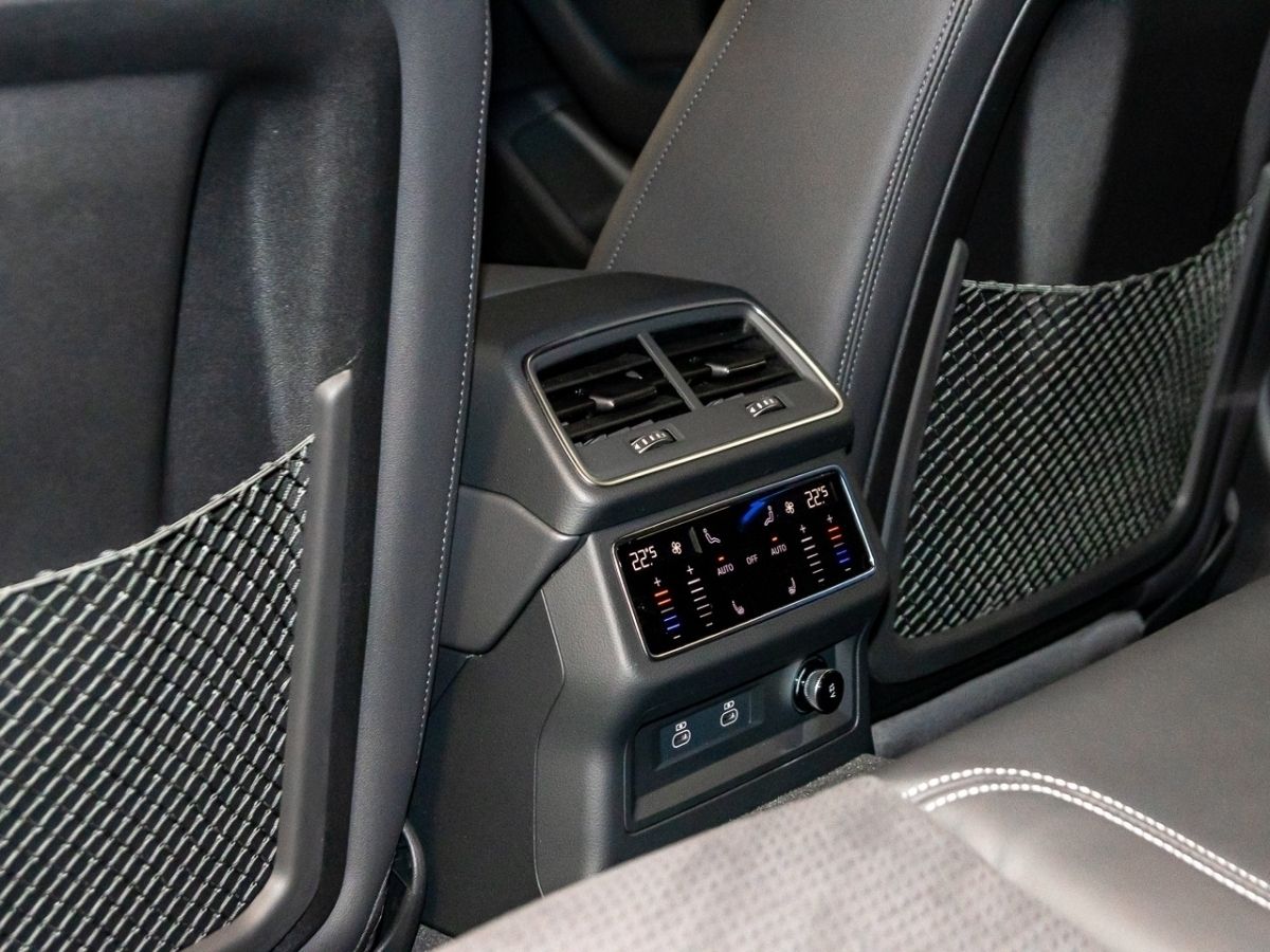 Audi A6 Avant 55 TFSI e quattro S line - Samsaru's Car Outlet