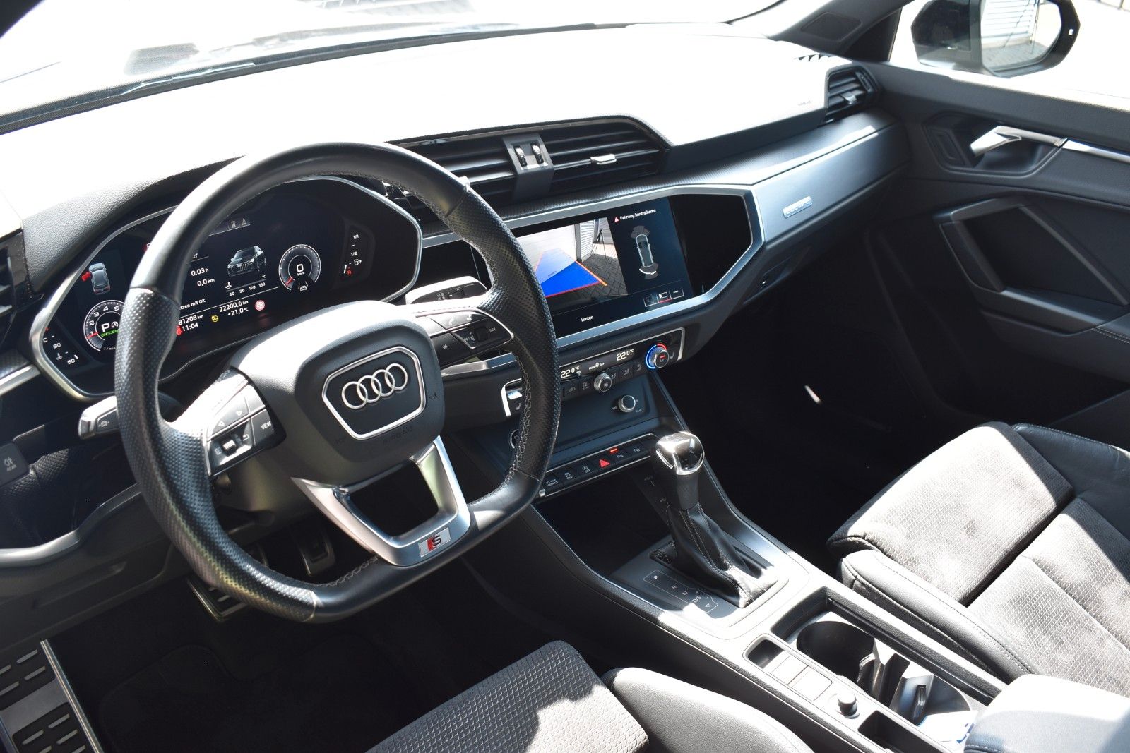 Audi Q3 40 TFSI quattro S line - Samsaru's Car Outlet