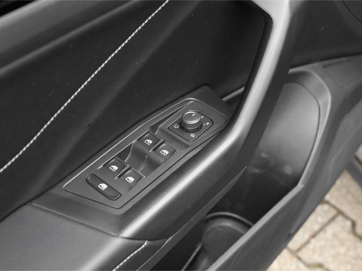 Volkswagen T-Roc R-LINE BLACK - Samsaru's Car Outlet
