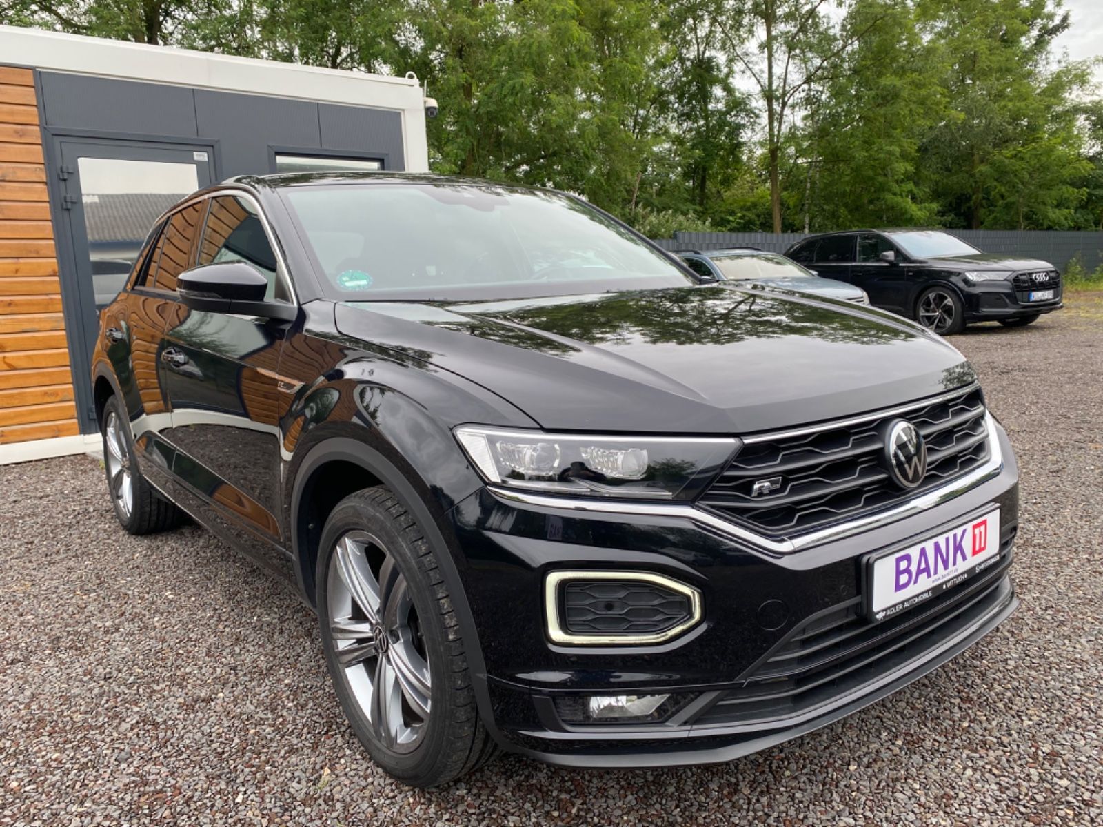 Volkswagen T-Roc 1.5 TSI R-Line - Samsaru's Car Outlet