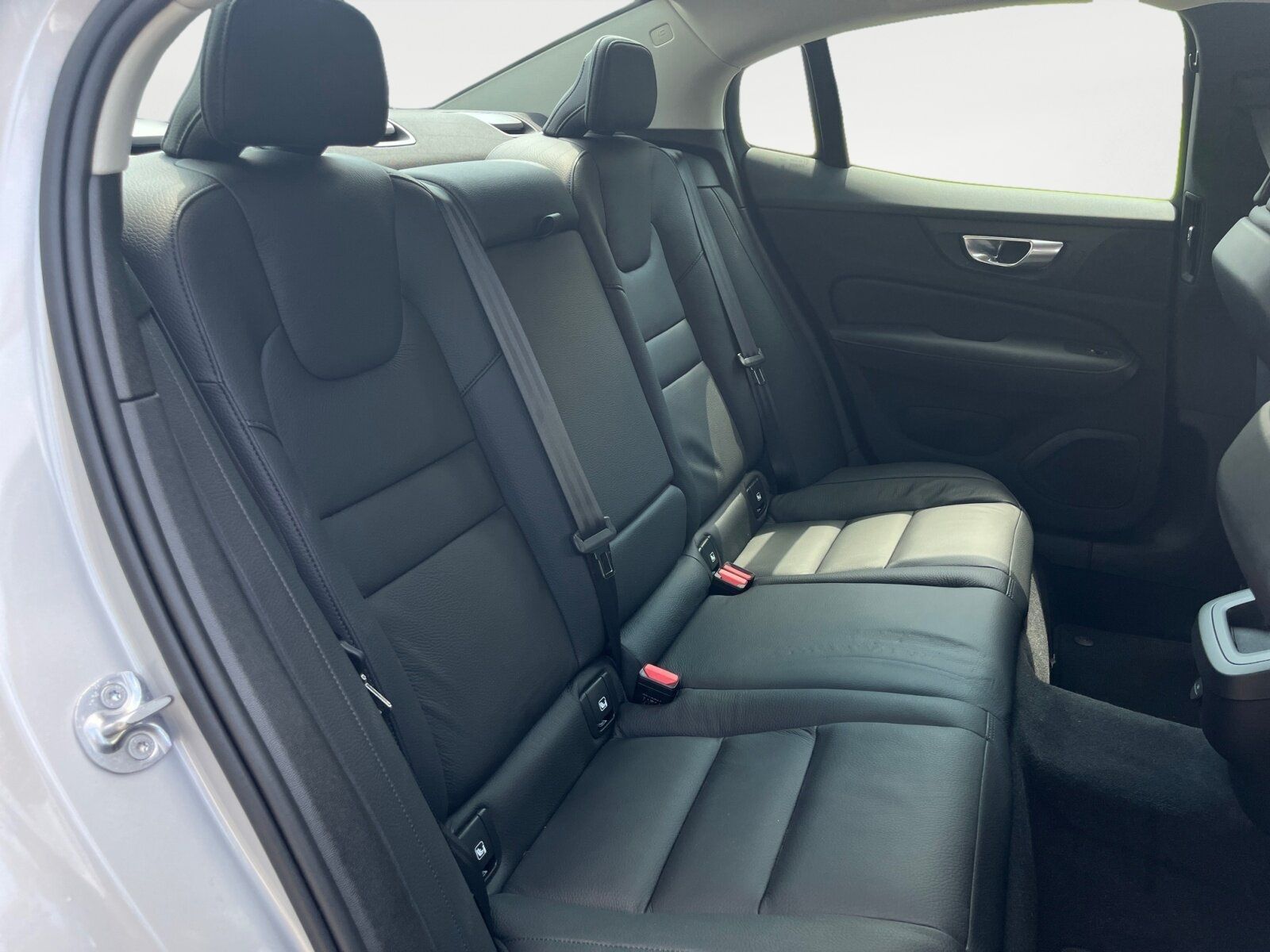 Volvo S60 B4 Plus Dark AHK+STH+SITZH+RFK+NAVI+TEMPOMAT