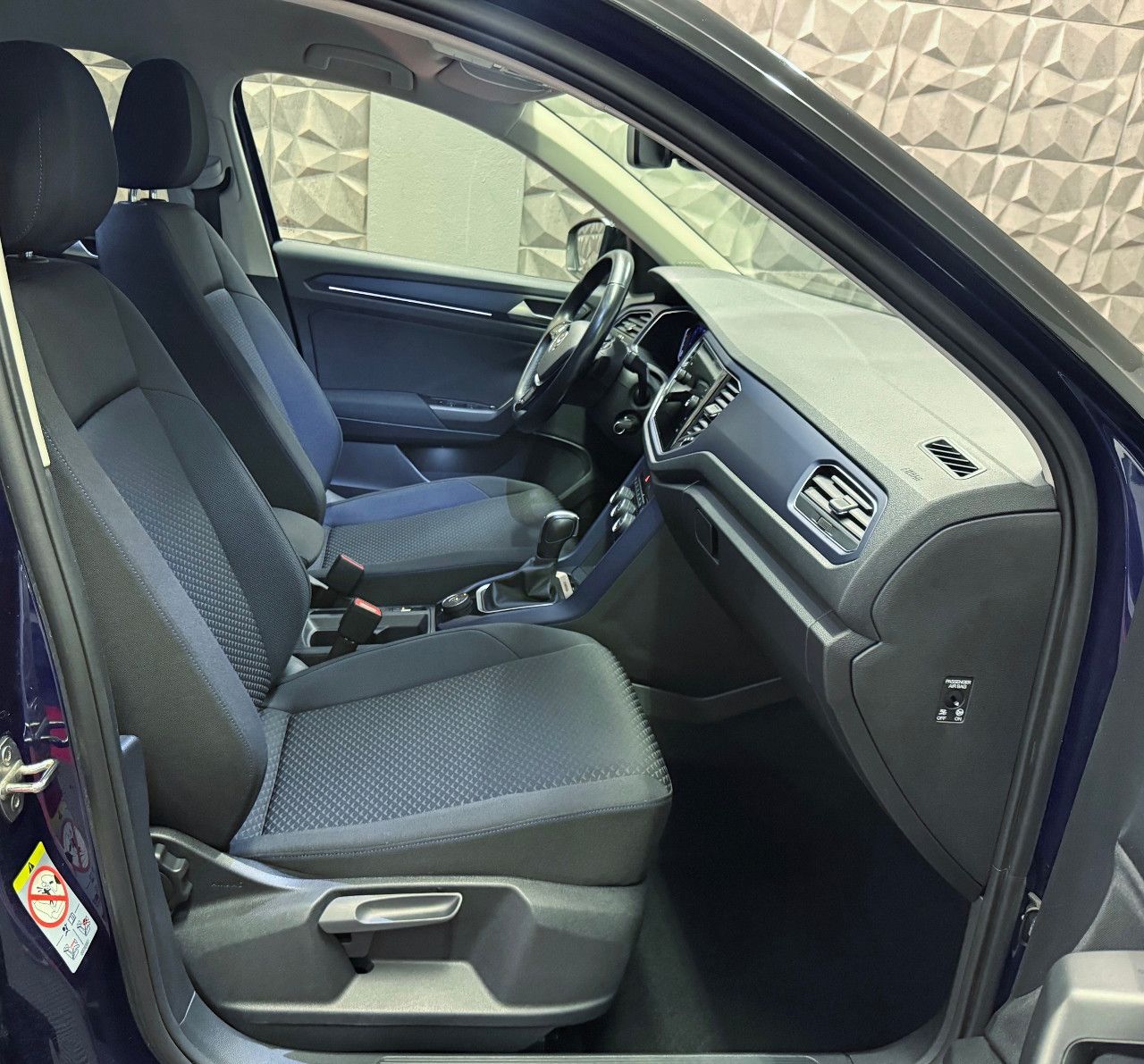Volkswagen T-Roc 2.0 TDI DSG 4MOTION R-Line - Samsaru's Car Outlet
