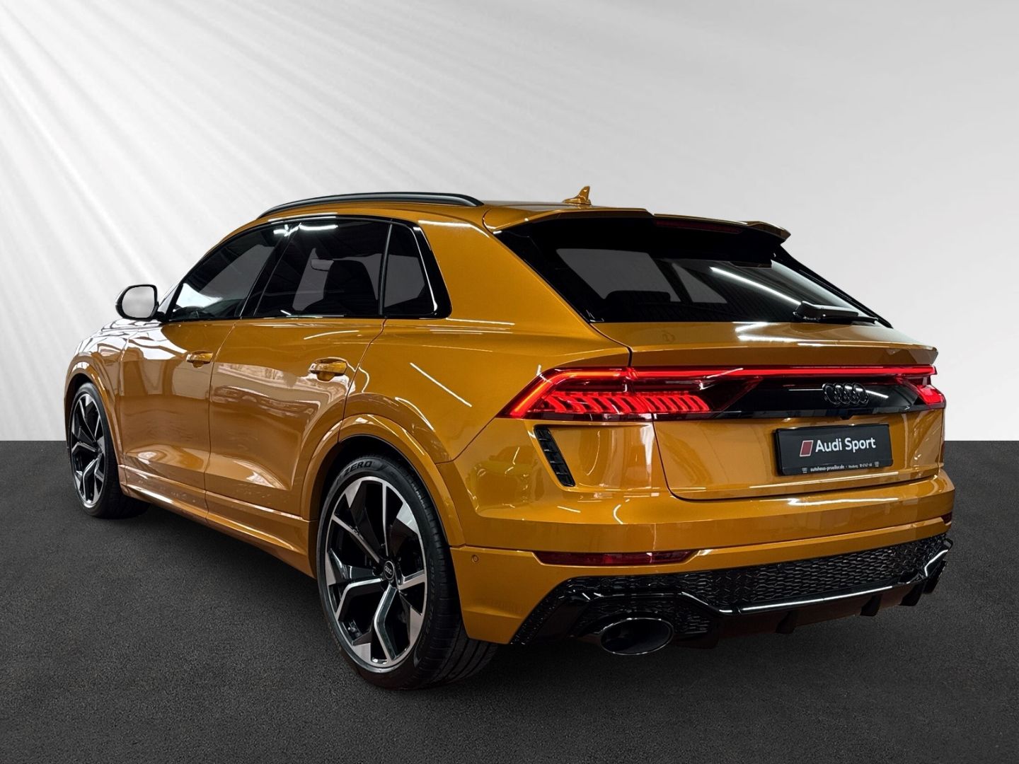 Audi RSQ8 qu tiptro 360°+AHK+HuD+Keramik+Pano+Sthz