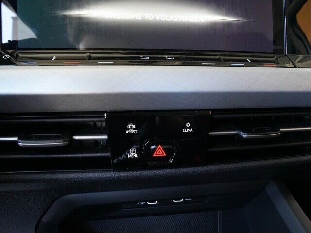Volkswagen Golf VIII Life - Samsaru's Car Outlet