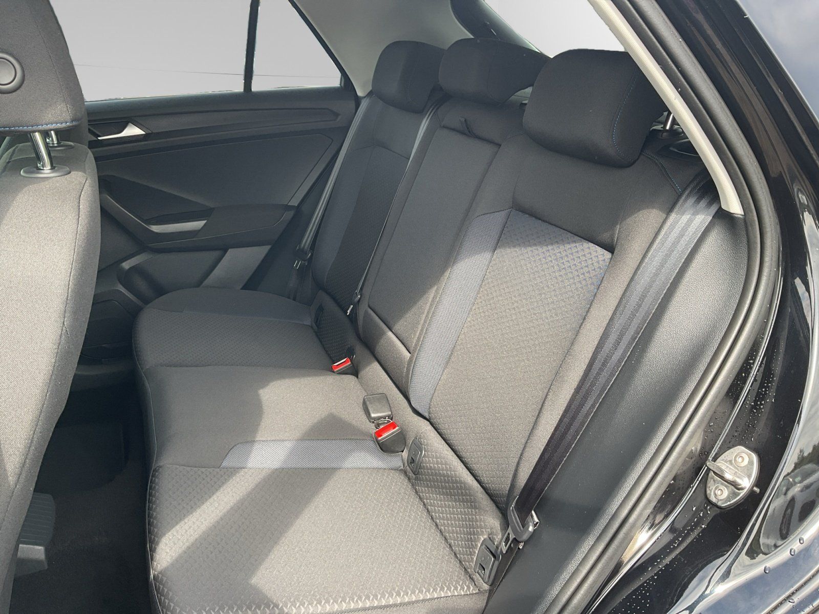 Volkswagen T-Roc 1.5 TSI United - Samsaru's Car Outlet