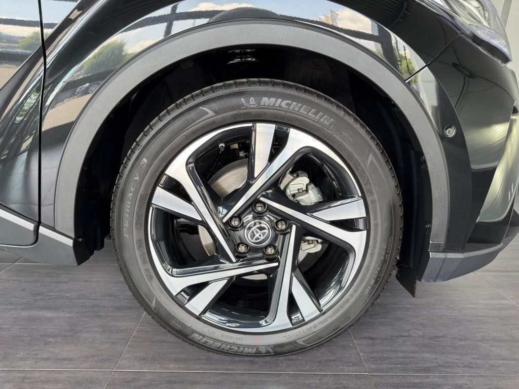 Toyota C-HR 1.8 Hybrid Team - Samsaru's Car Outlet