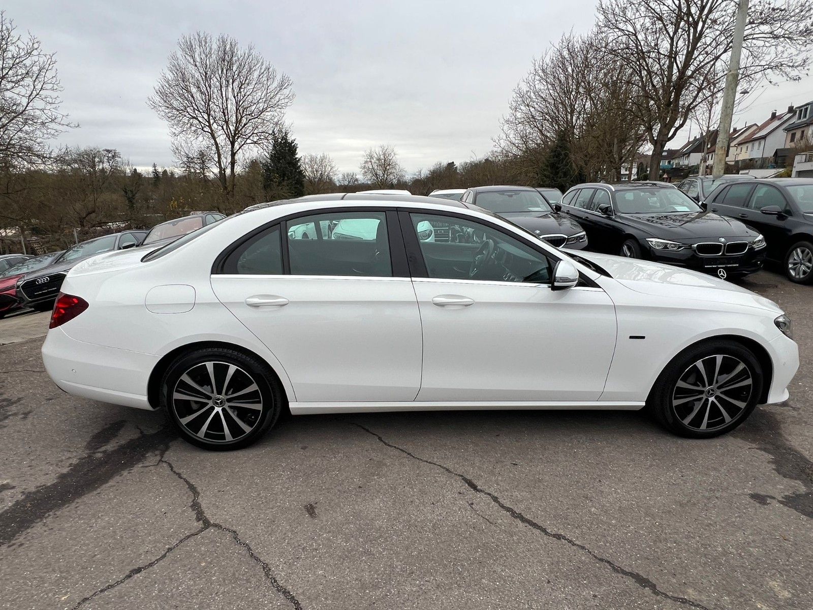 Mercedes-Benz E -Klasse Lim. E 300 de - Samsaru's Car Outlet