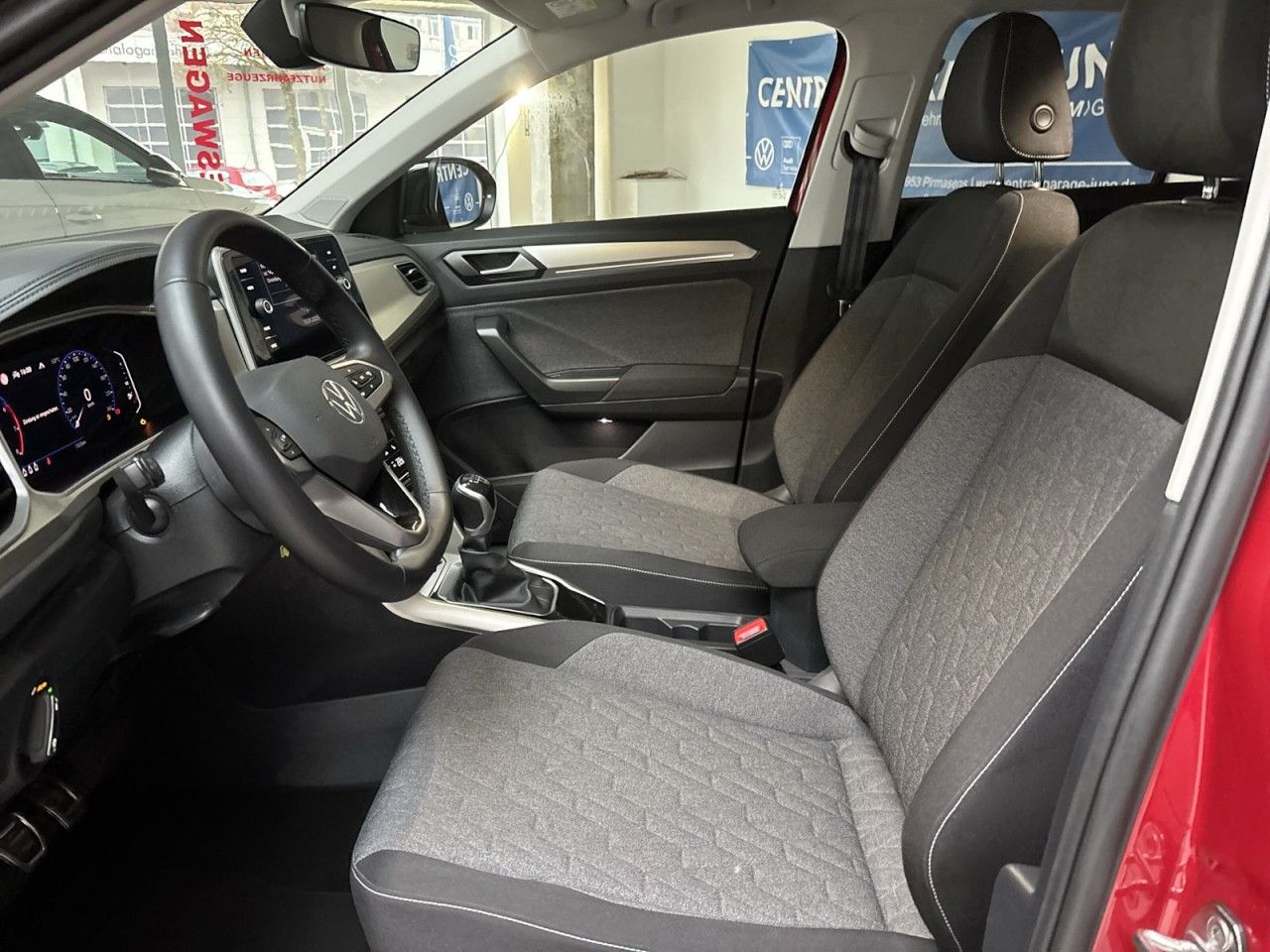 Volkswagen T-Roc 1.0 TSI MOVE - Samsaru's Car Outlet