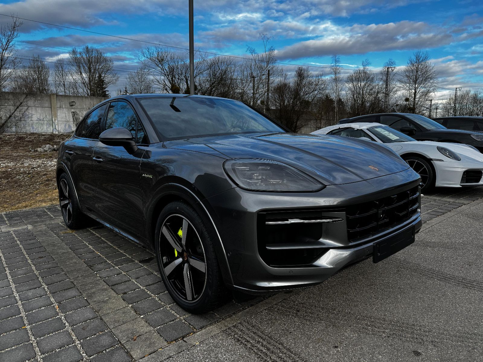 Porsche Cayenne Coupe Hybrid*SportDesign*SPORTABGAS*4xTV