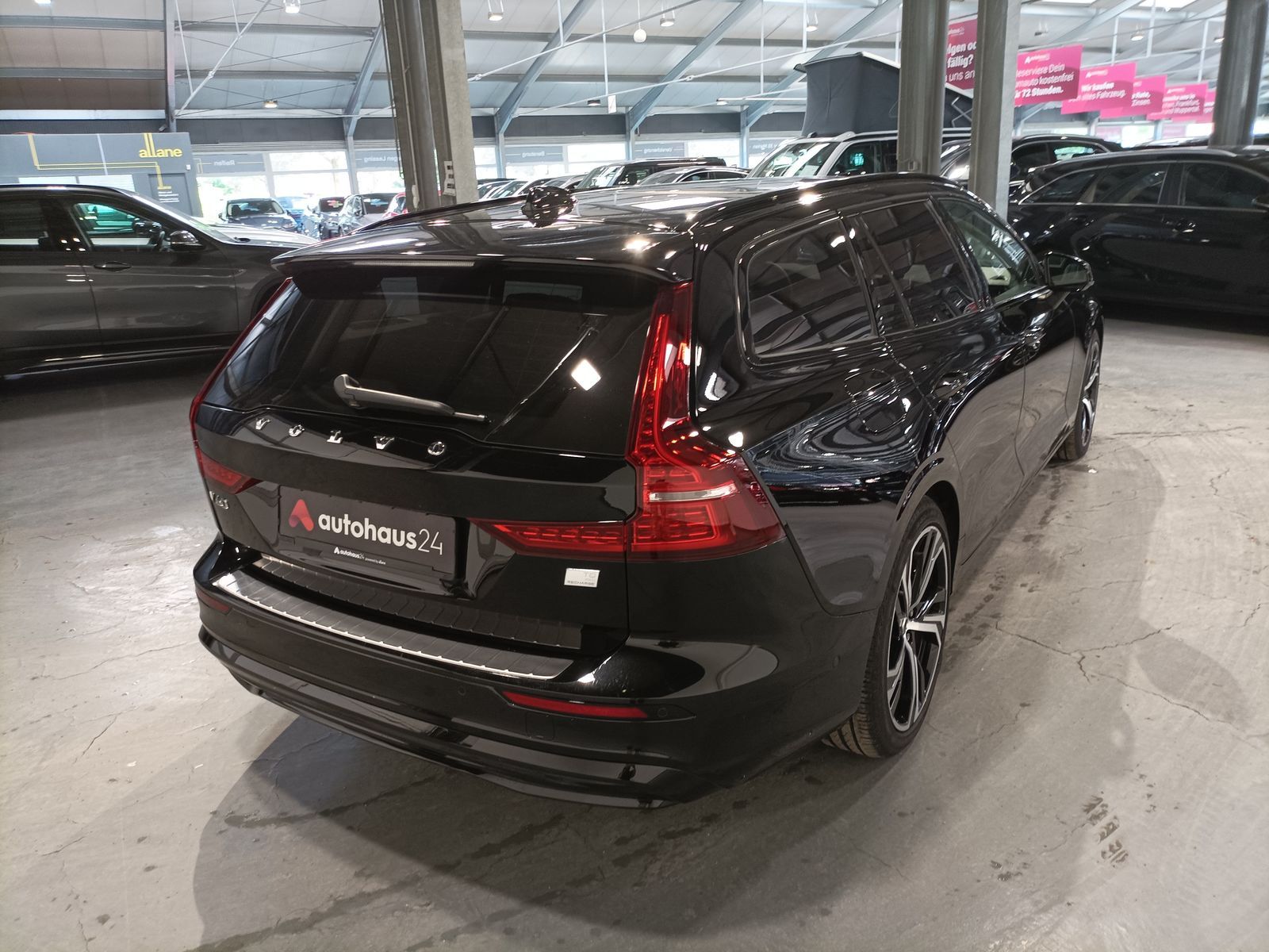 Volvo V60 T8 AWD Ultra Dark  PHEV|LED|Navi|360°|AHK