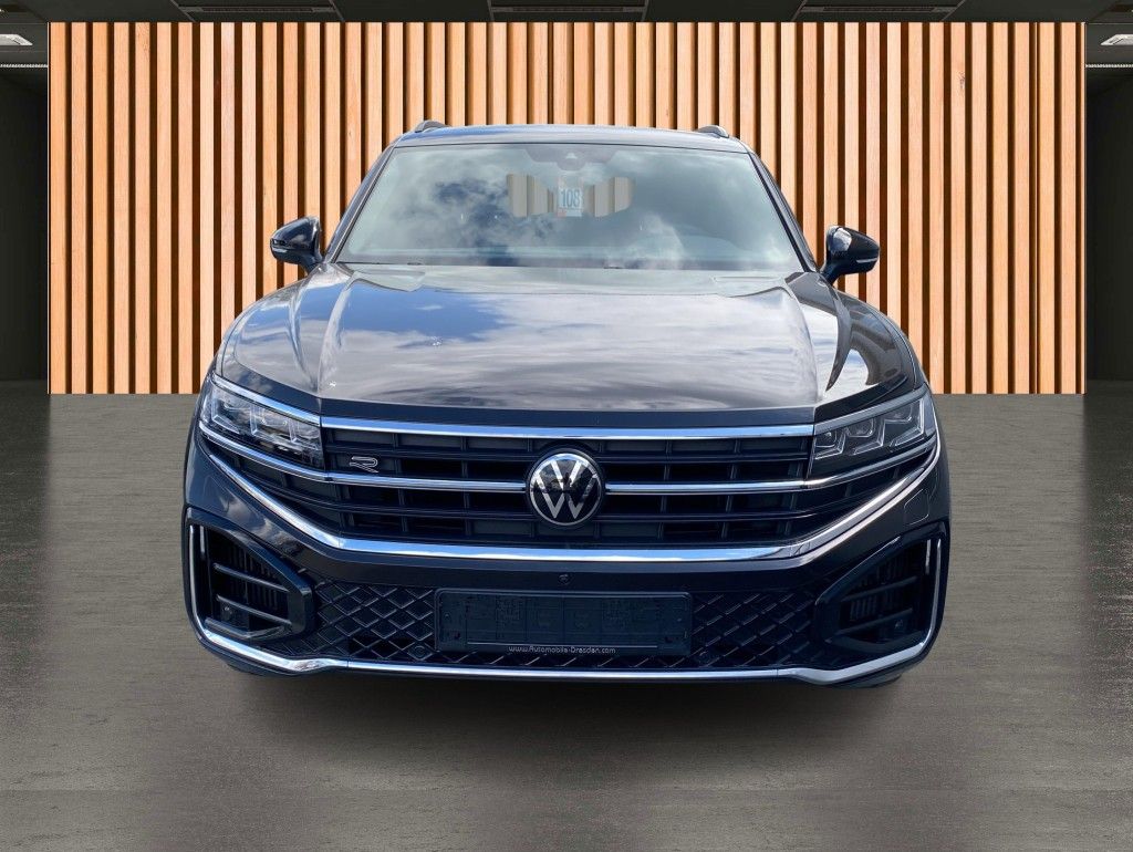 Volkswagen Touareg 3.0 TSI 4Motion R-Line - Samsaru's Car Outlet