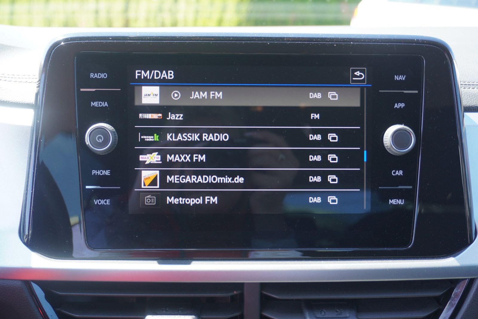 Volkswagen T-Roc 1.5 TSI DSG - Samsaru's Car Outlet