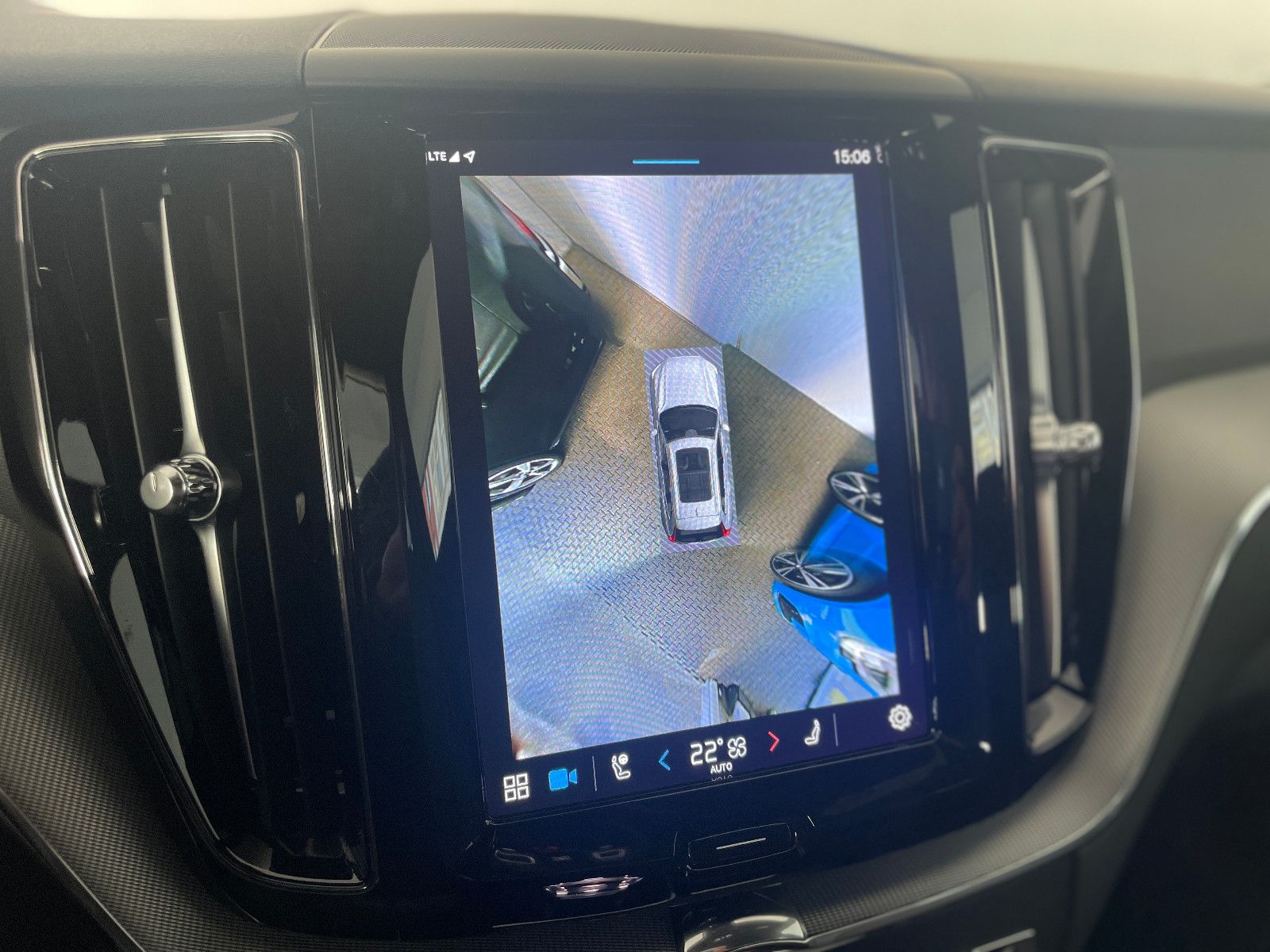 Volvo XC60 Plus Dark AWD*Navi*LED*Leder AHK*