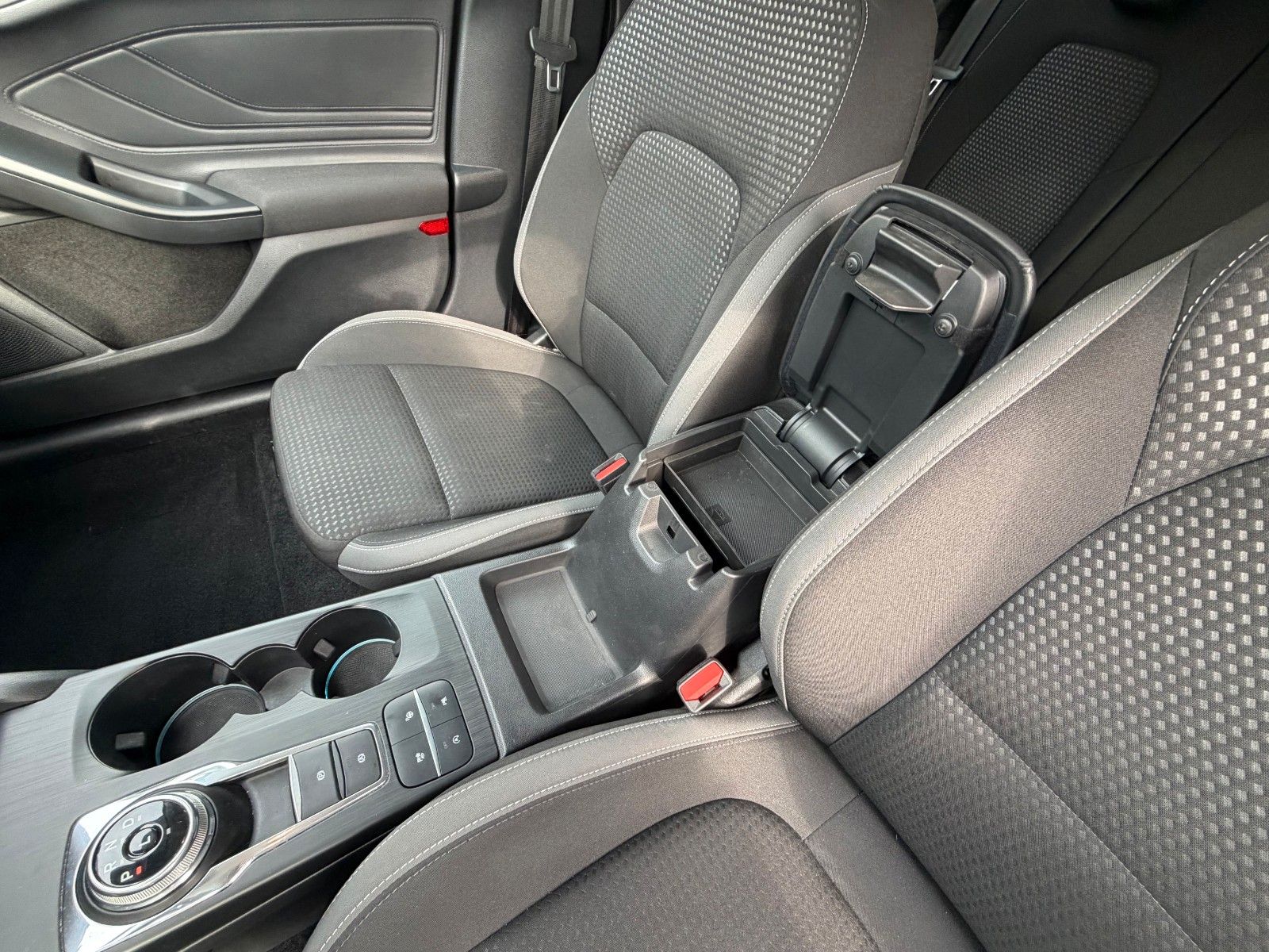Ford Focus Turnier Cool & Connect*Autom*LED*AHK*Face