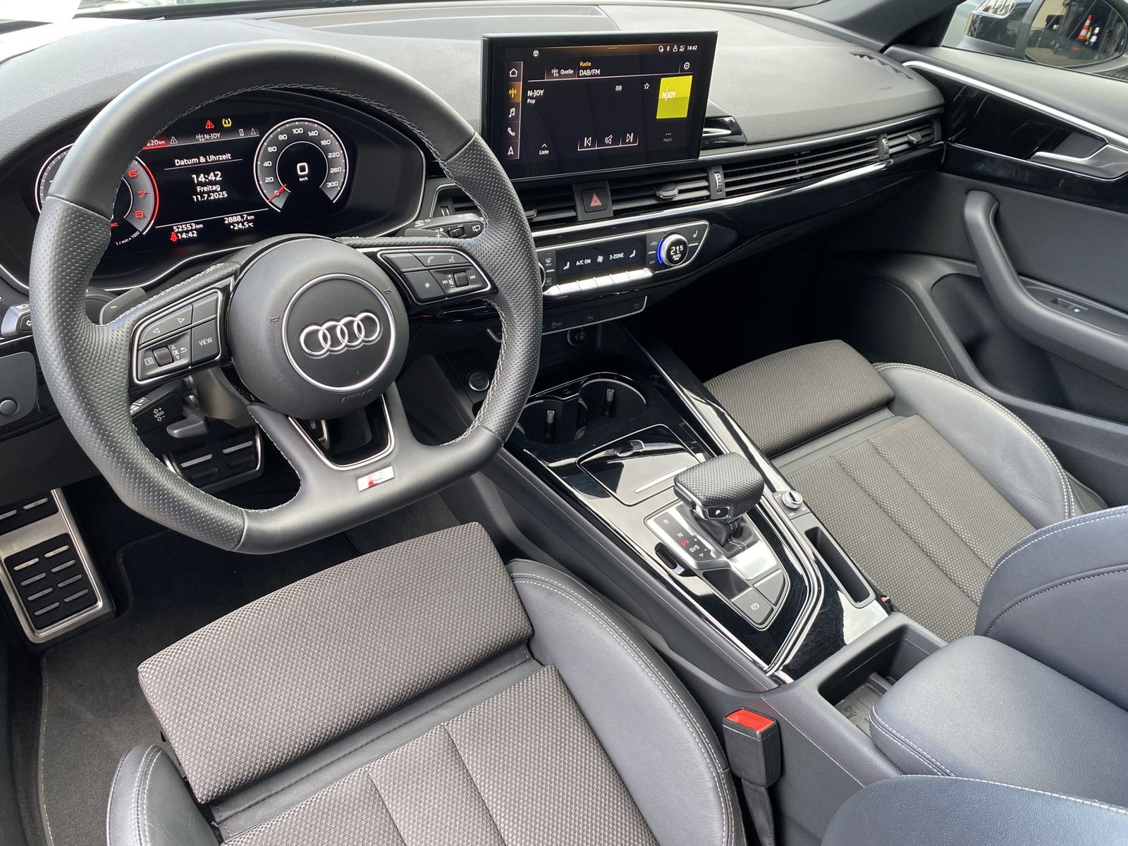 Audi A4 Avant 40 TFSI S-Line - Samsaru's Car Outlet