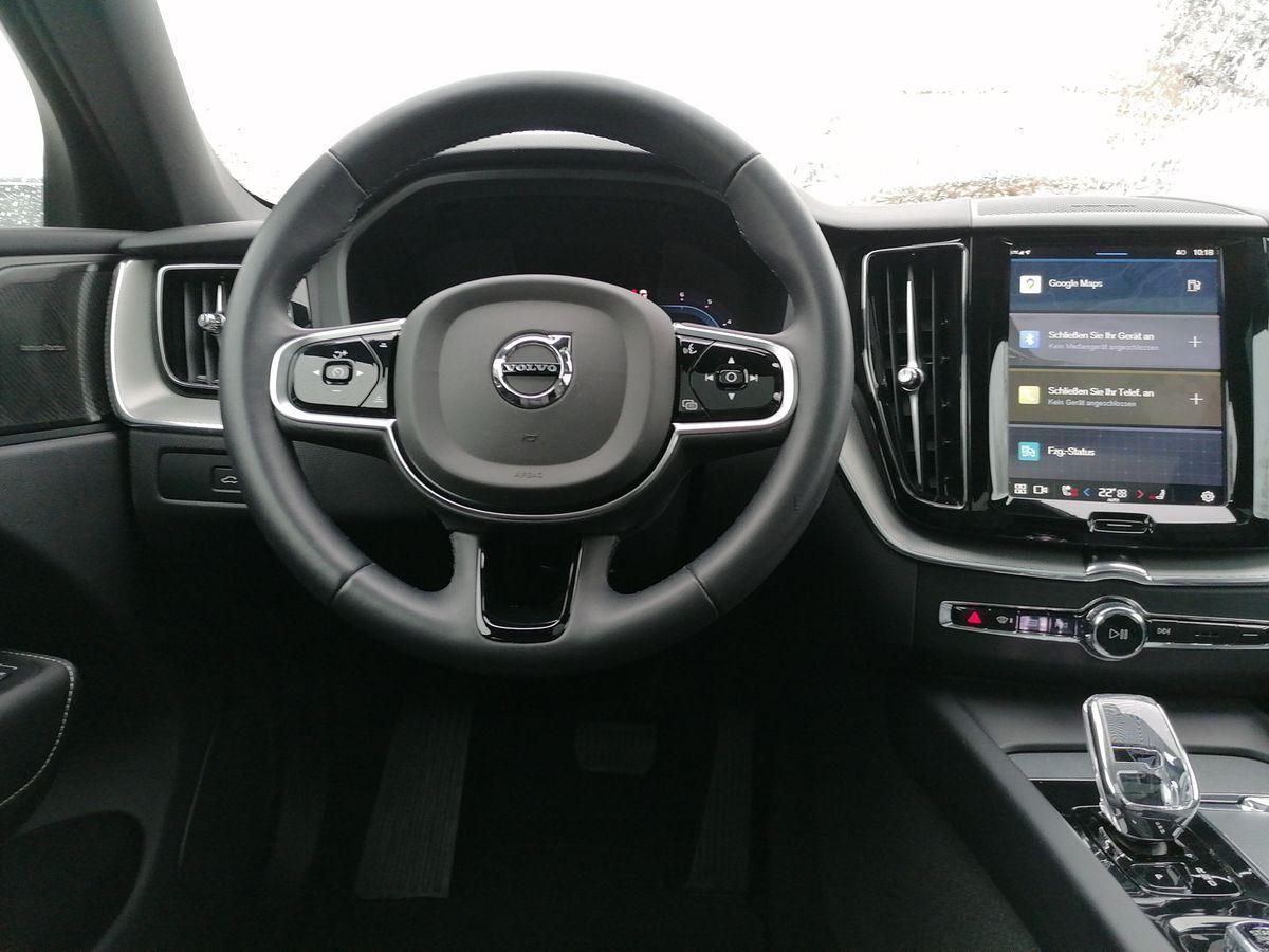 Volvo XC60 B4 AWD Plus Dark ACC BLIS H/K PANO STDHZ