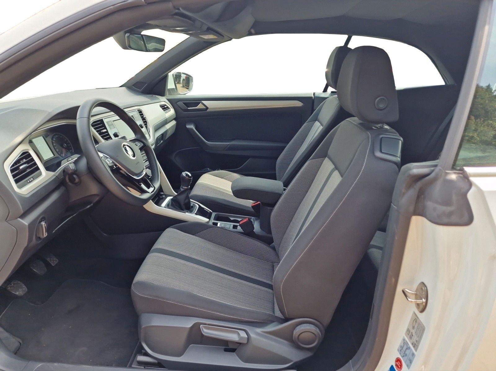Volkswagen T-Roc Style - Samsaru's Car Outlet