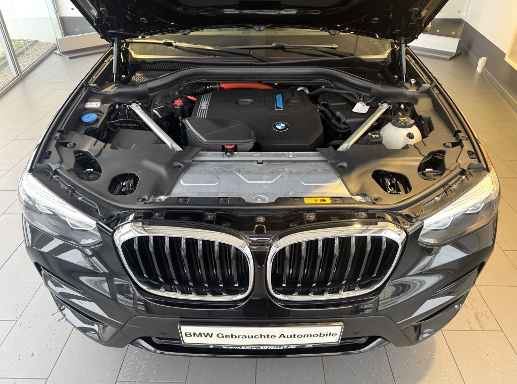 BMW X3 xDrive30e PANO+KAM+KOMF+HUD+HIFI+DAB+LEDer+AL