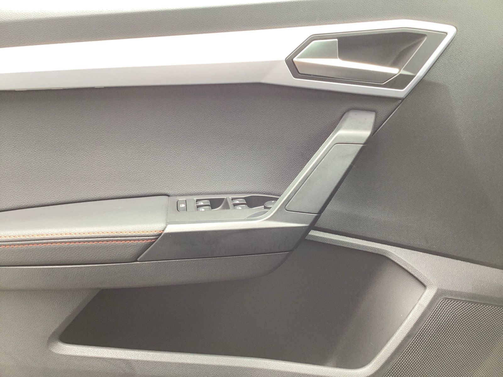 Seat Arona 1.5 TSI DSG FR NAVI AHK ACC PARKL SH GJR