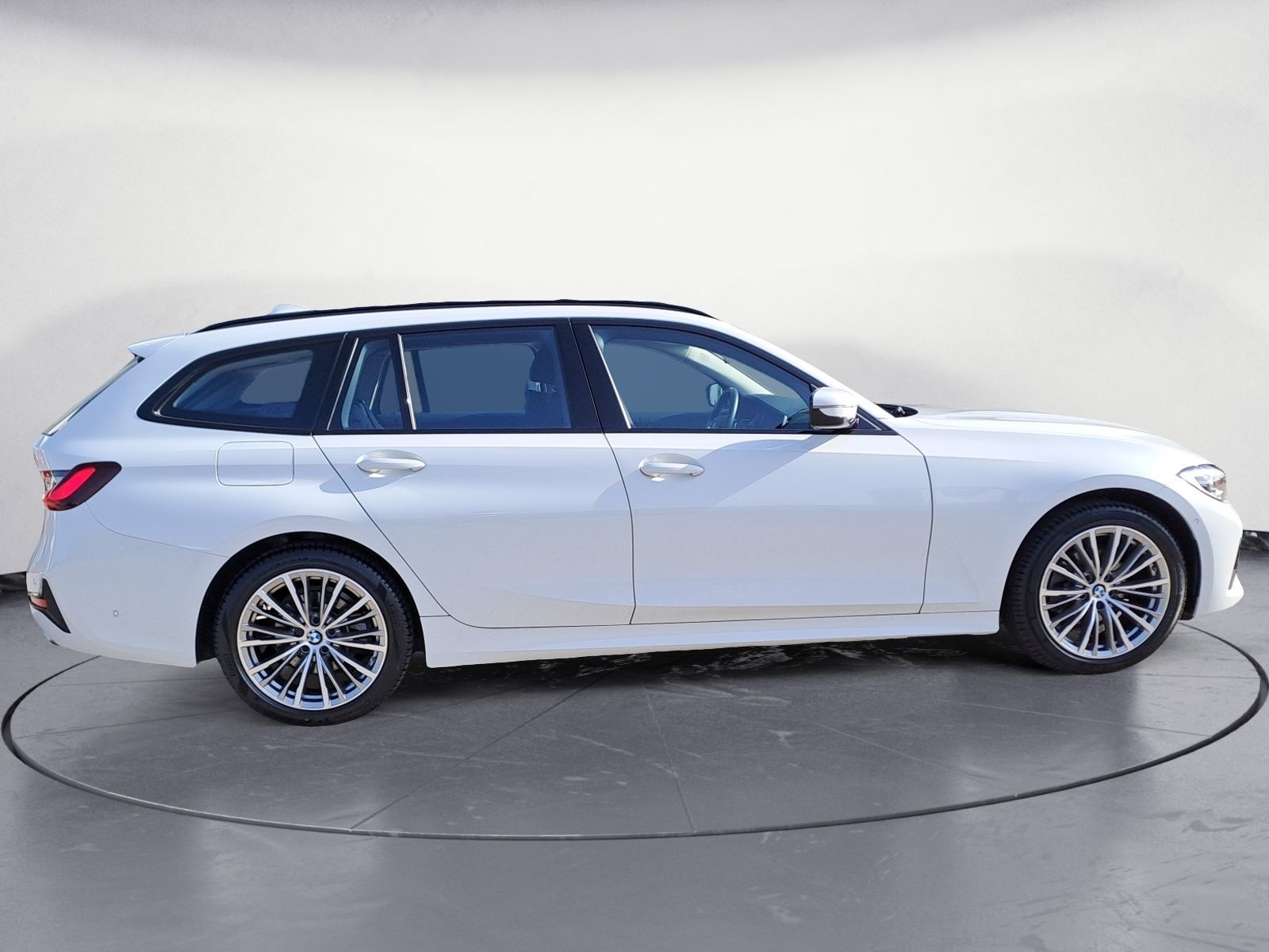 BMW 320d xDrive Touring Sport Line - Samsaru's Car Outlet