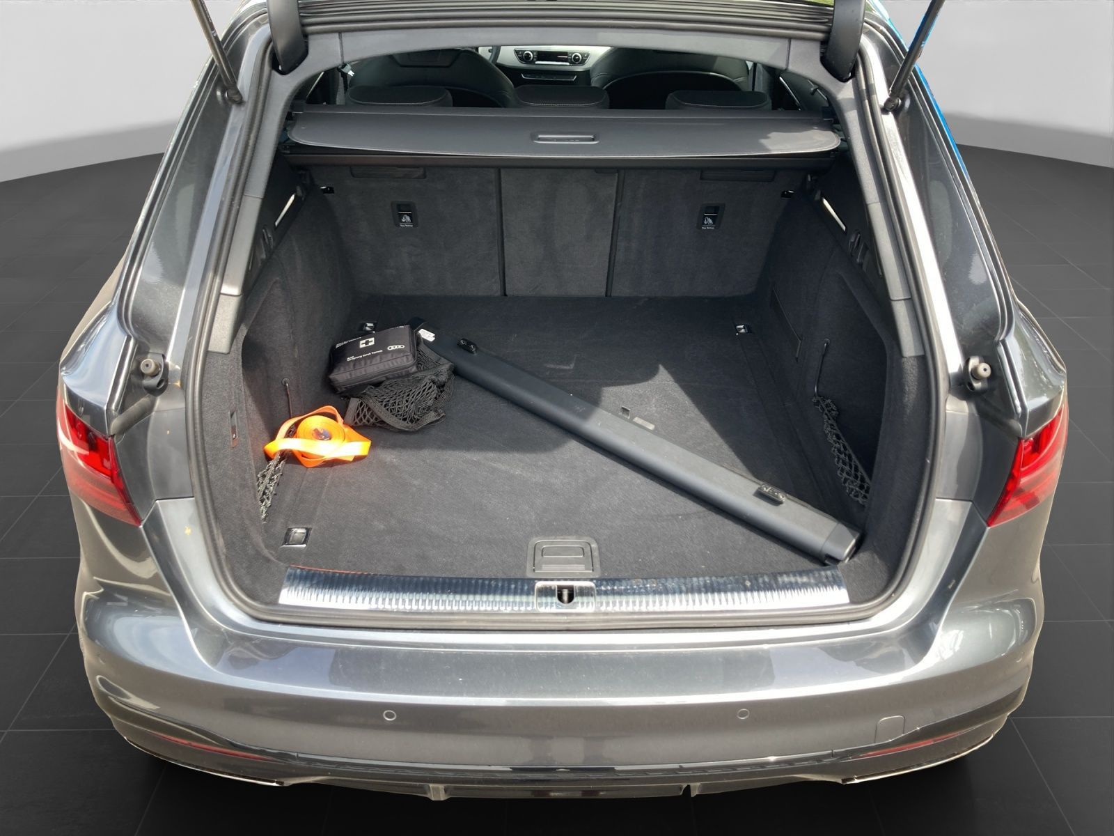 Audi A4 Avant 40 TFSI Q 2x S LINE AHK LM19 MATRIX-LED