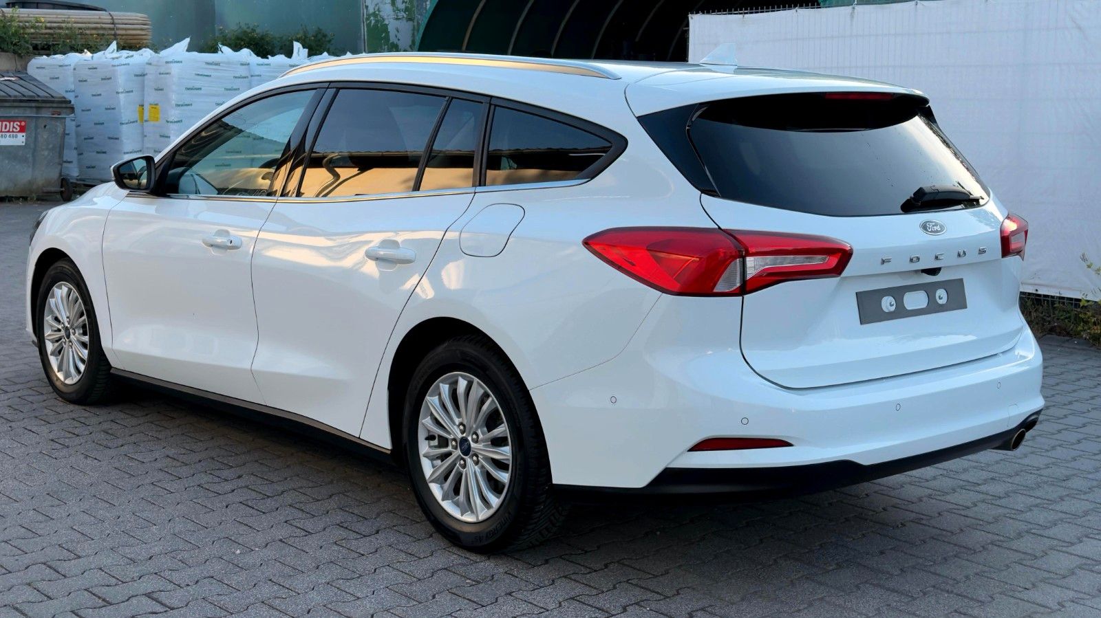 Ford Focus 2,0 - Samsaru's Car Outlet