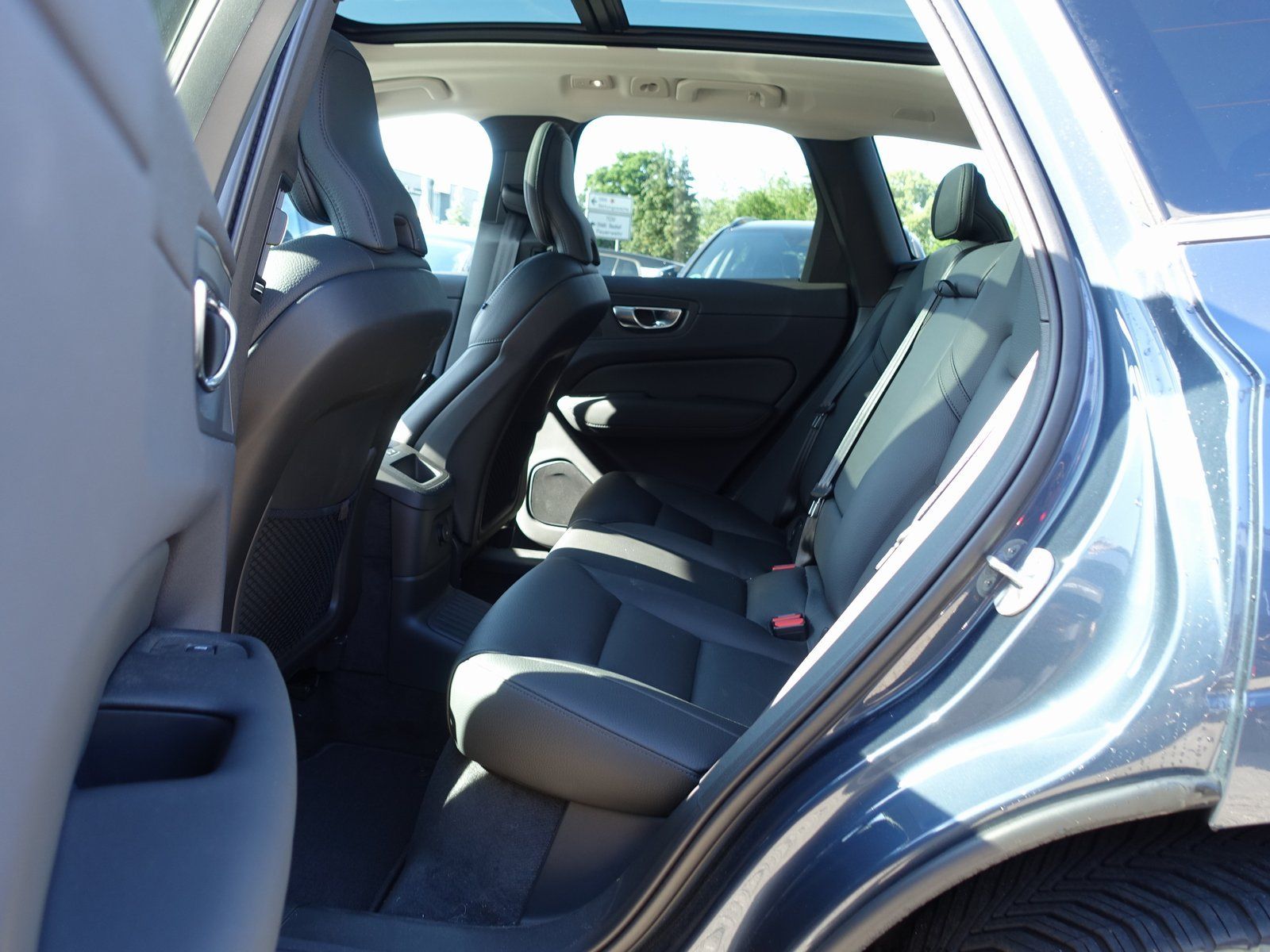Volvo XC60 T6 AWD Plug-in Hybrid - Samsaru's Car Outlet
