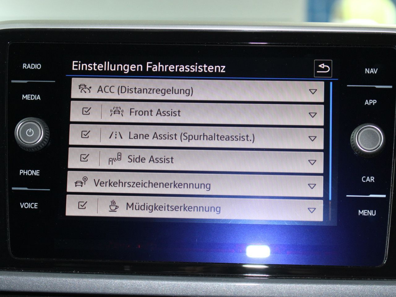 Volkswagen T-Roc 1.5 TSI ACT Style DSG - Samsaru's Car Outlet