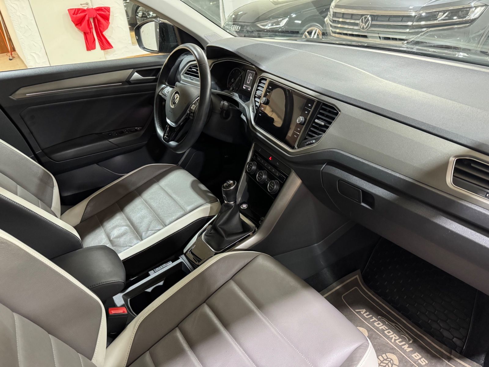 Volkswagen T-Roc Style 1.5 TSI - Samsaru's Car Outlet
