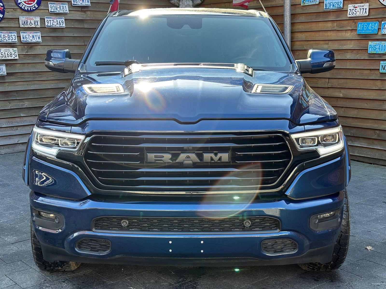 Dodge RAM 1500 Laramie 5,7L 4x4 AHK 12´´LED H&K
