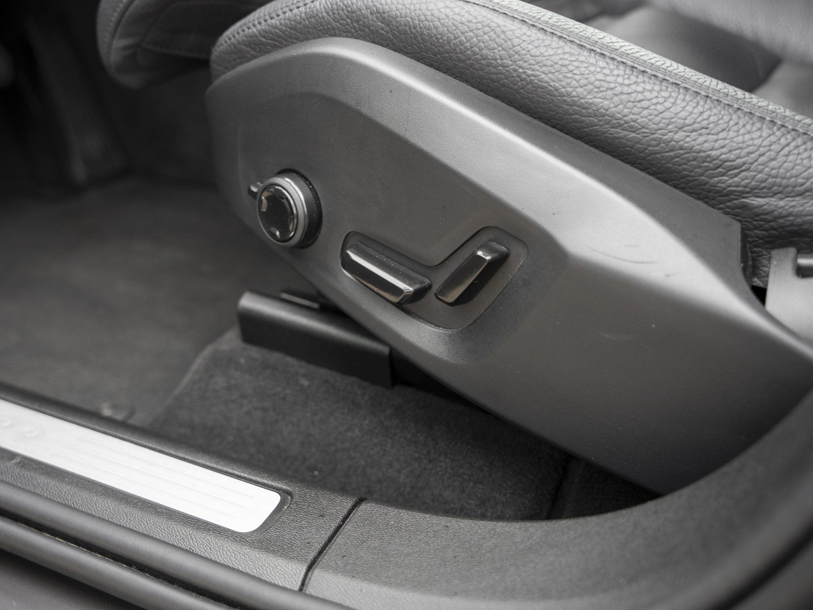 Volvo XC 60 B4 AWD Plus Dark