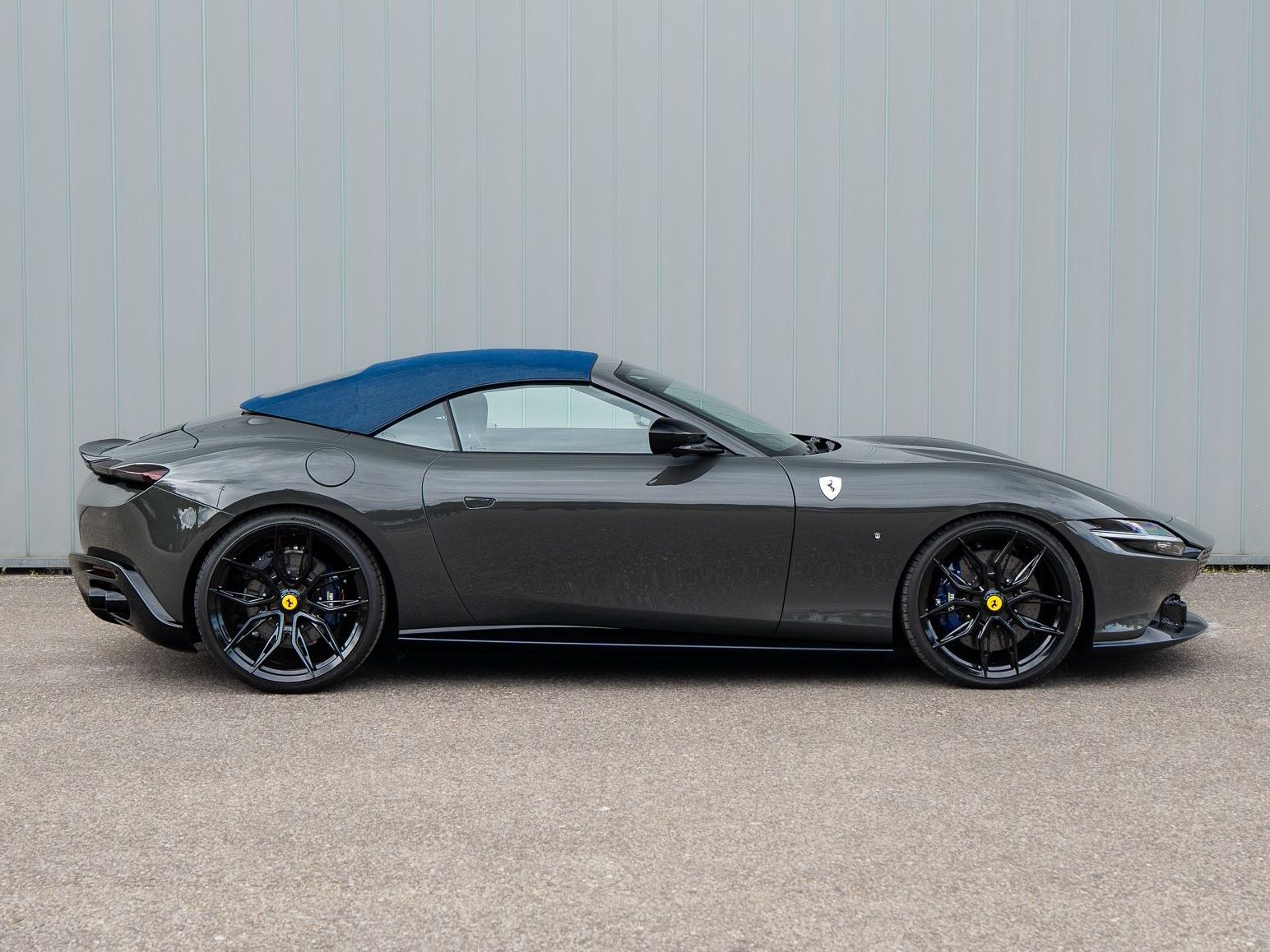 Ferrari Roma Spider - Samsaru's Car Outlet