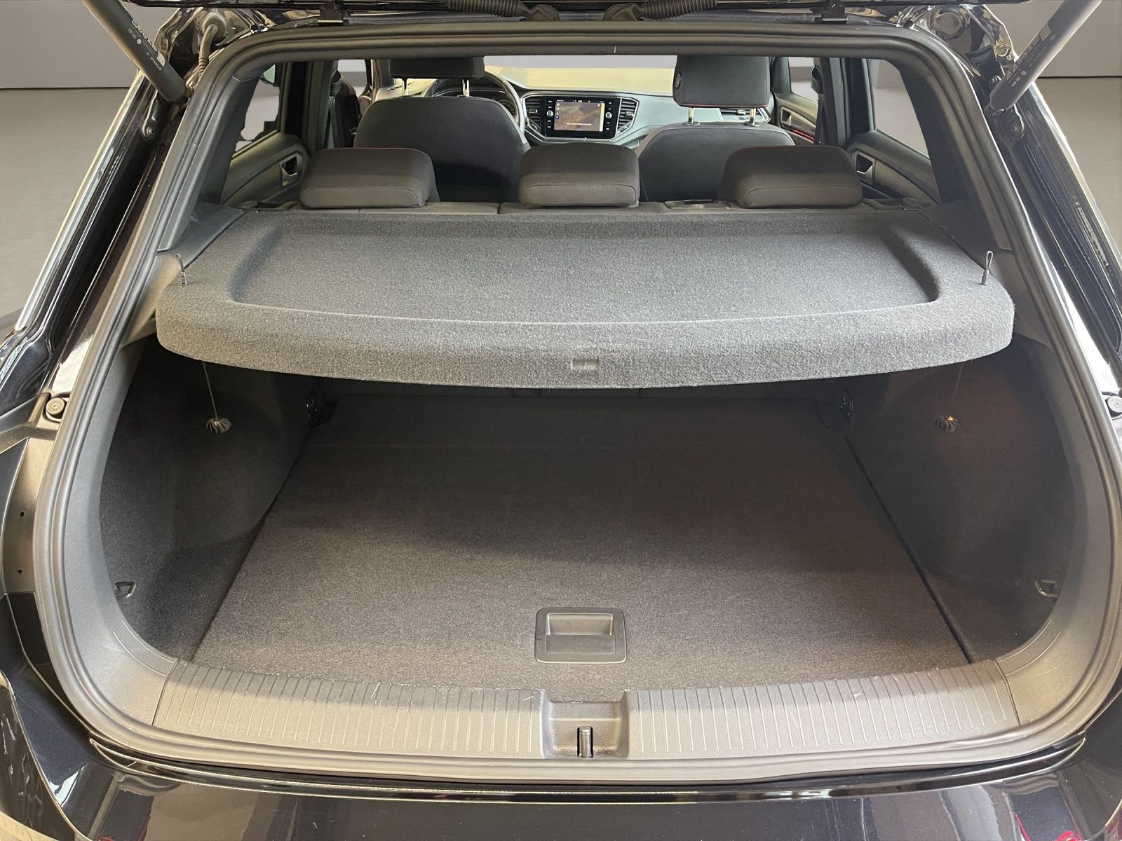 Volkswagen T-Roc 1.5 TSI Sport - Samsaru's Car Outlet